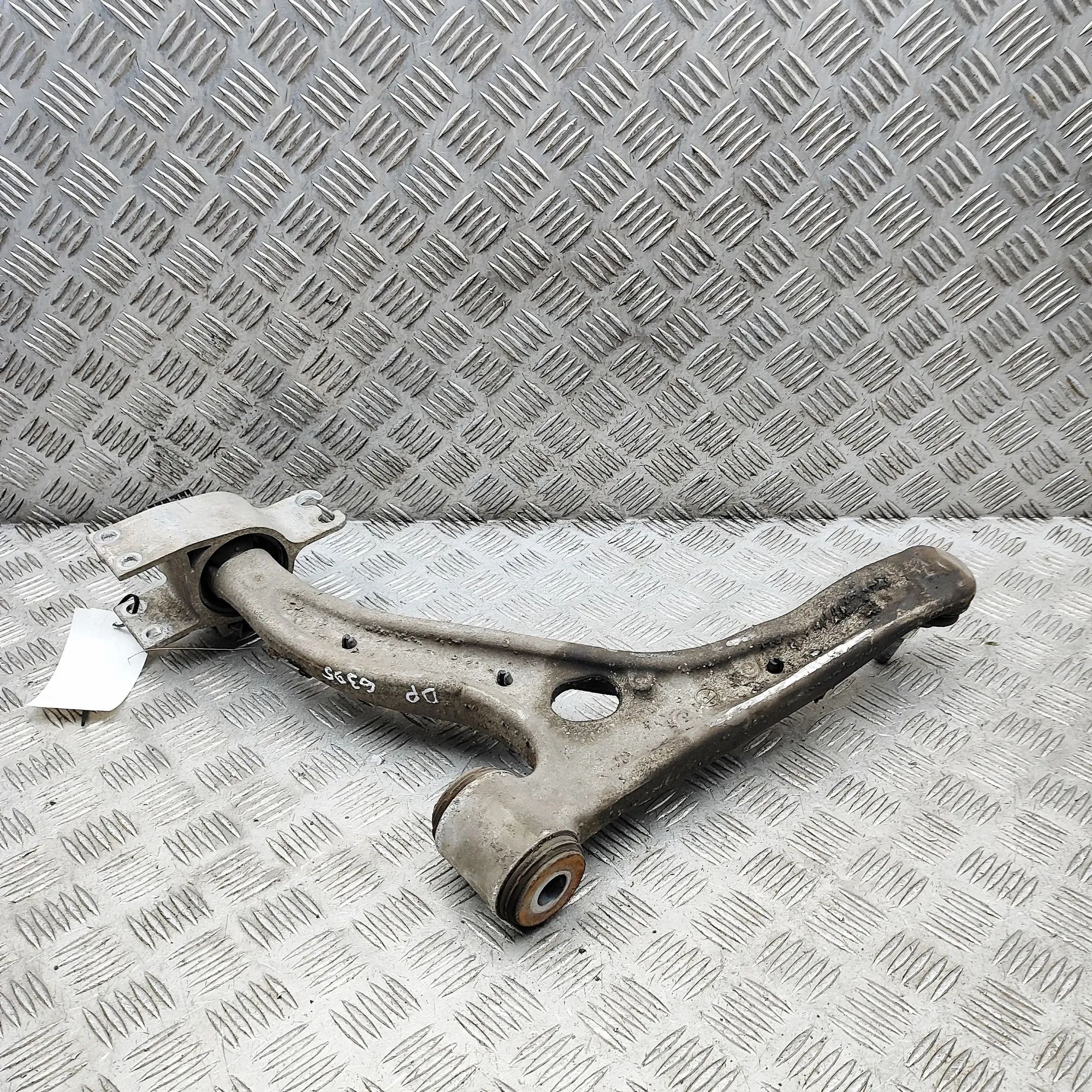Mercedes-Benz CLA (C117) Front Right Lower Control Arm