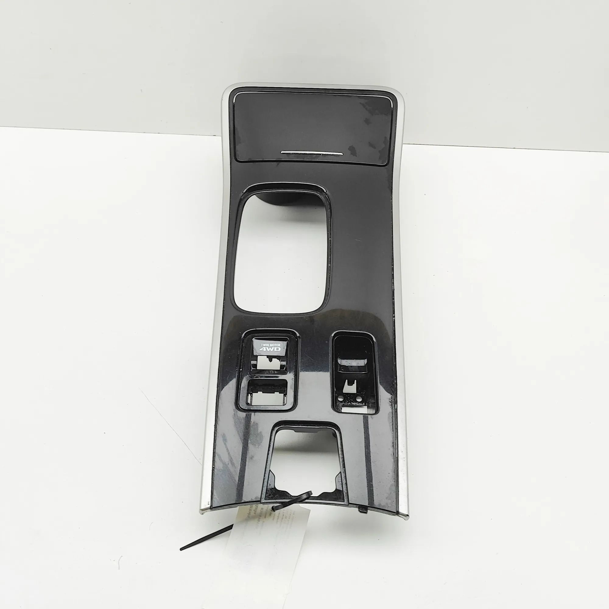 Mitsubishi Outlander Centre console trim Centre console trim — MITSUBISHI OUTLANDER (III...