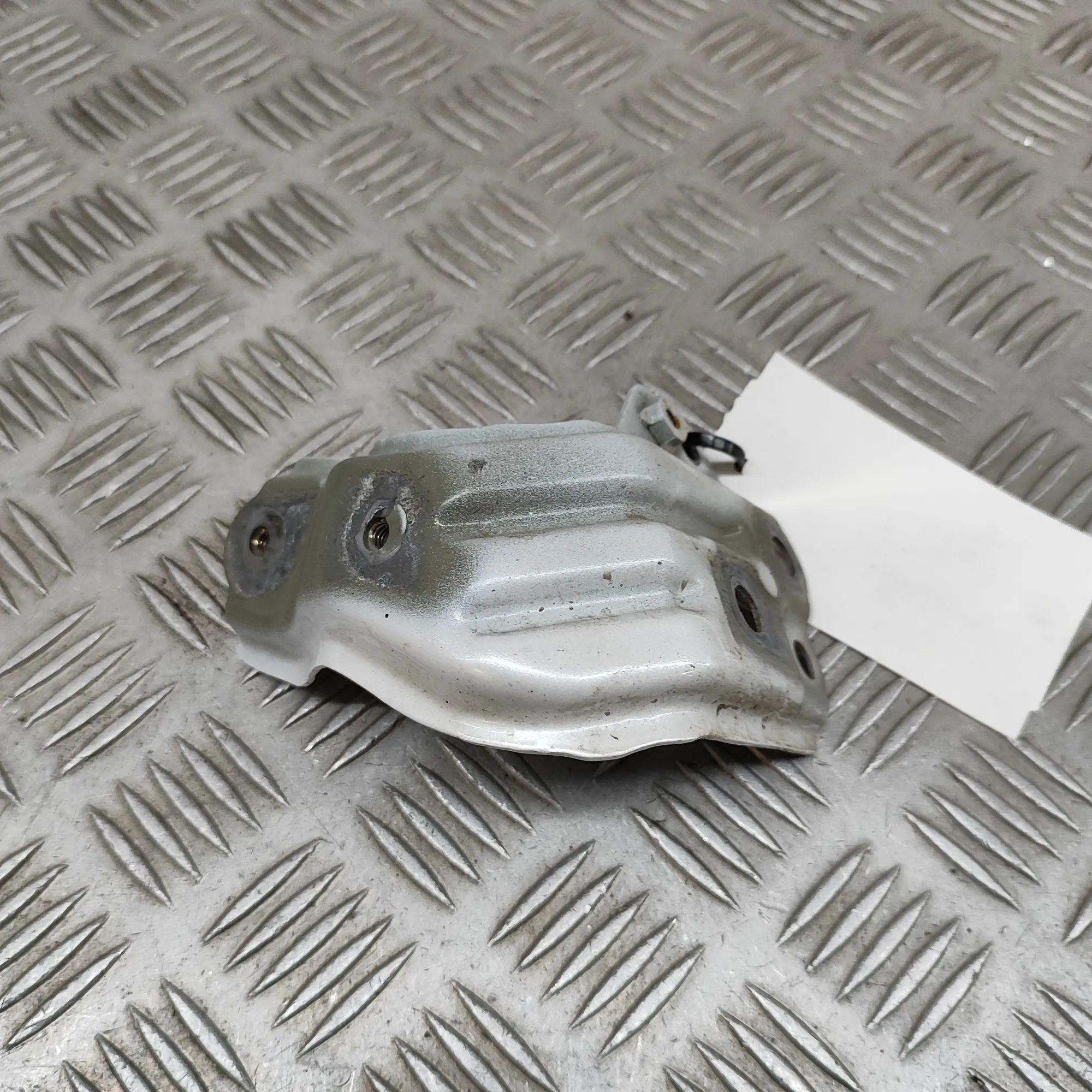 Lexus RX Fender bracket — front left Fender bracket — front left — LEXUS RX (_L2_) (...