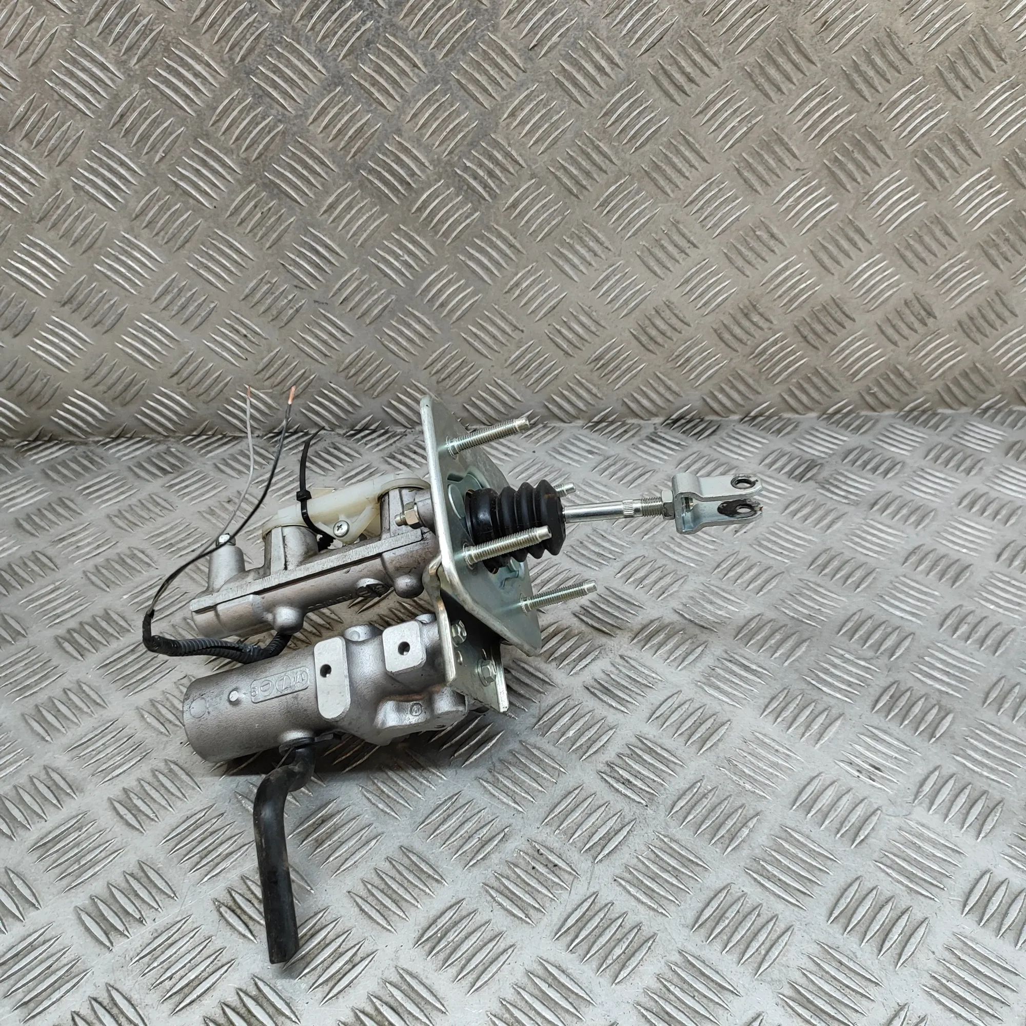 Lexus RX Brake Cylinder Brake Cylinder — LEXUS RX (_L2_) (2015-...) — 1...