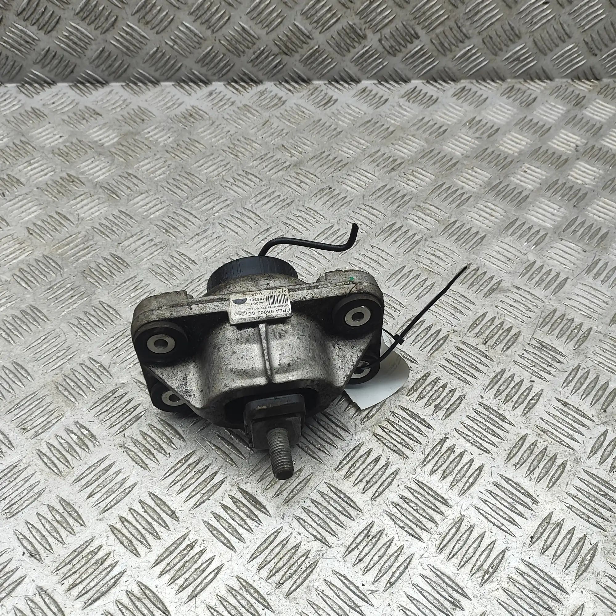 Land Rover Discovery Right Side Engine Mount Right Side Engine Mount — LAND ROVER DISCOVERY ...