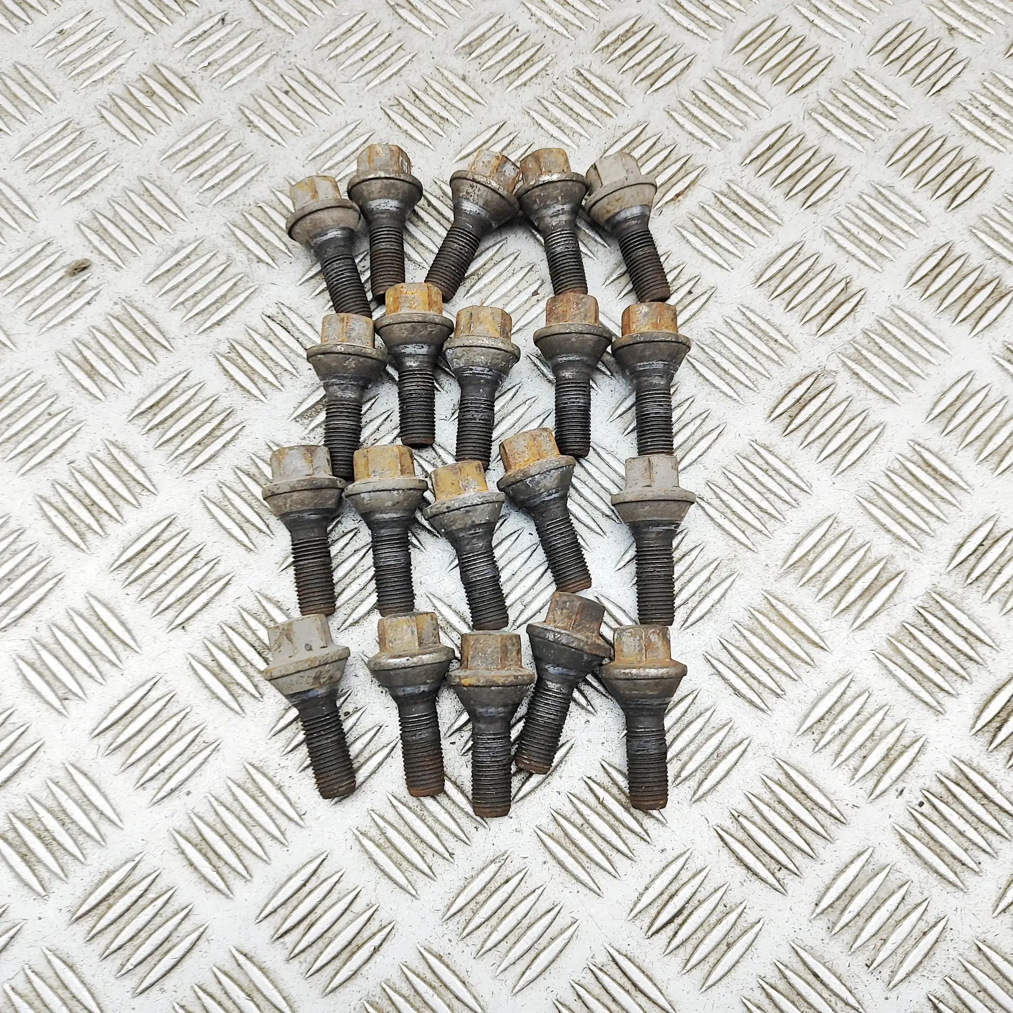 Renault Master Wheel Screws Kit Wheel Screws Kit — RENAULT MASTER (III Minibus ...