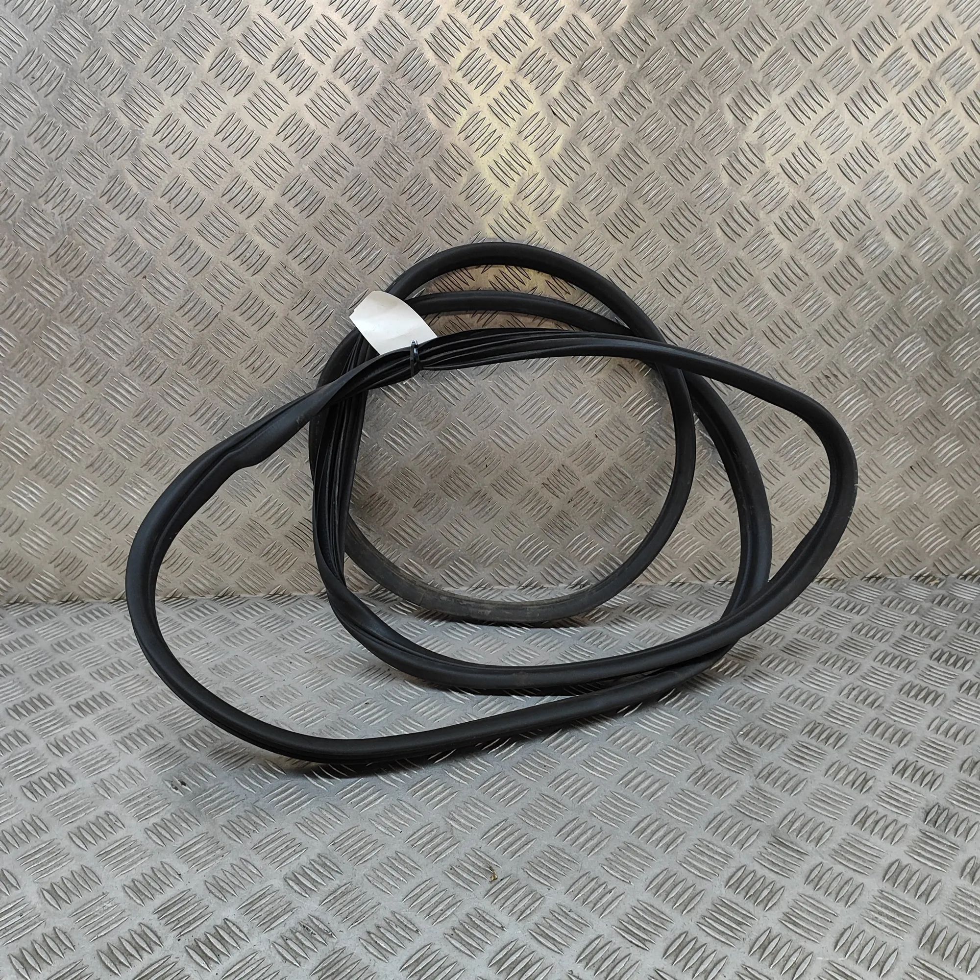 Opel Movano (B) Door rubber seal — front left Door rubber seal — front left — OPEL MOVANO (B ...