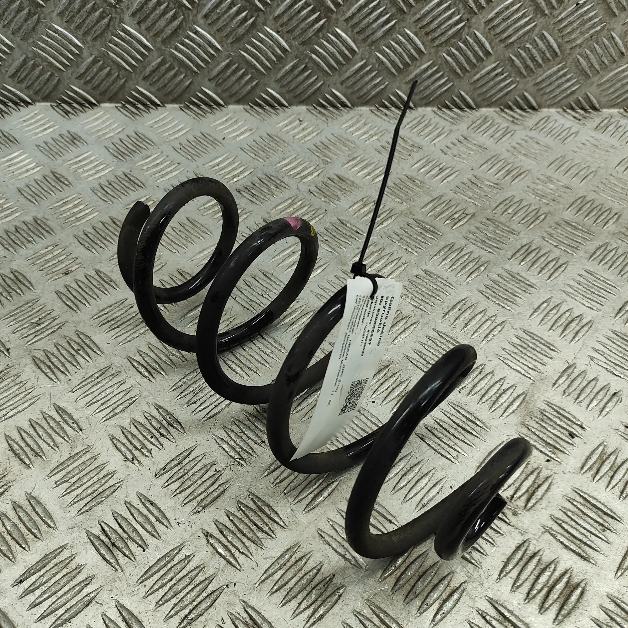 Nissan Juke Coil spring — rear right Coil spring — rear right — NISSAN JUKE (F16) (2...
