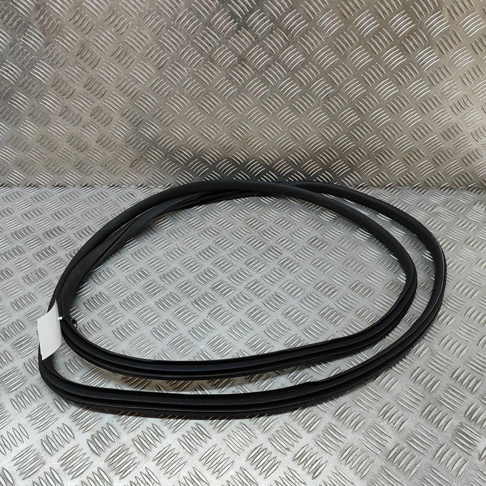 Honda CR-V Door rubber seal — front left Door rubber seal — front left — HONDA CR-V (V R...