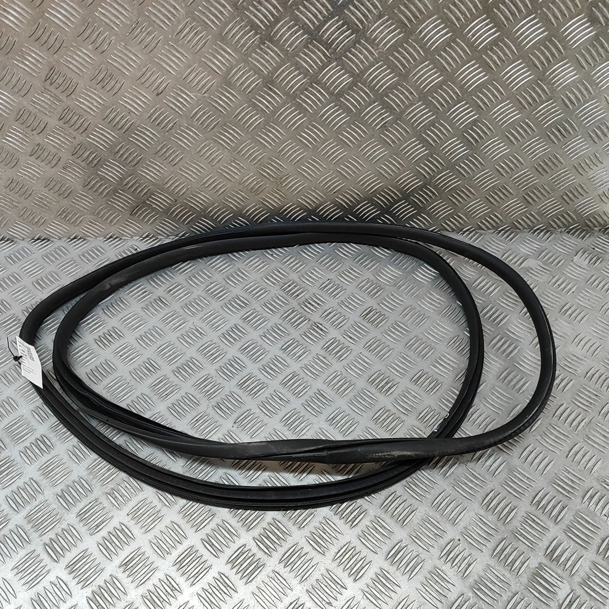 Honda CR-V Door rubber seal — front right Door rubber seal — front right — HONDA CR-V (V ...