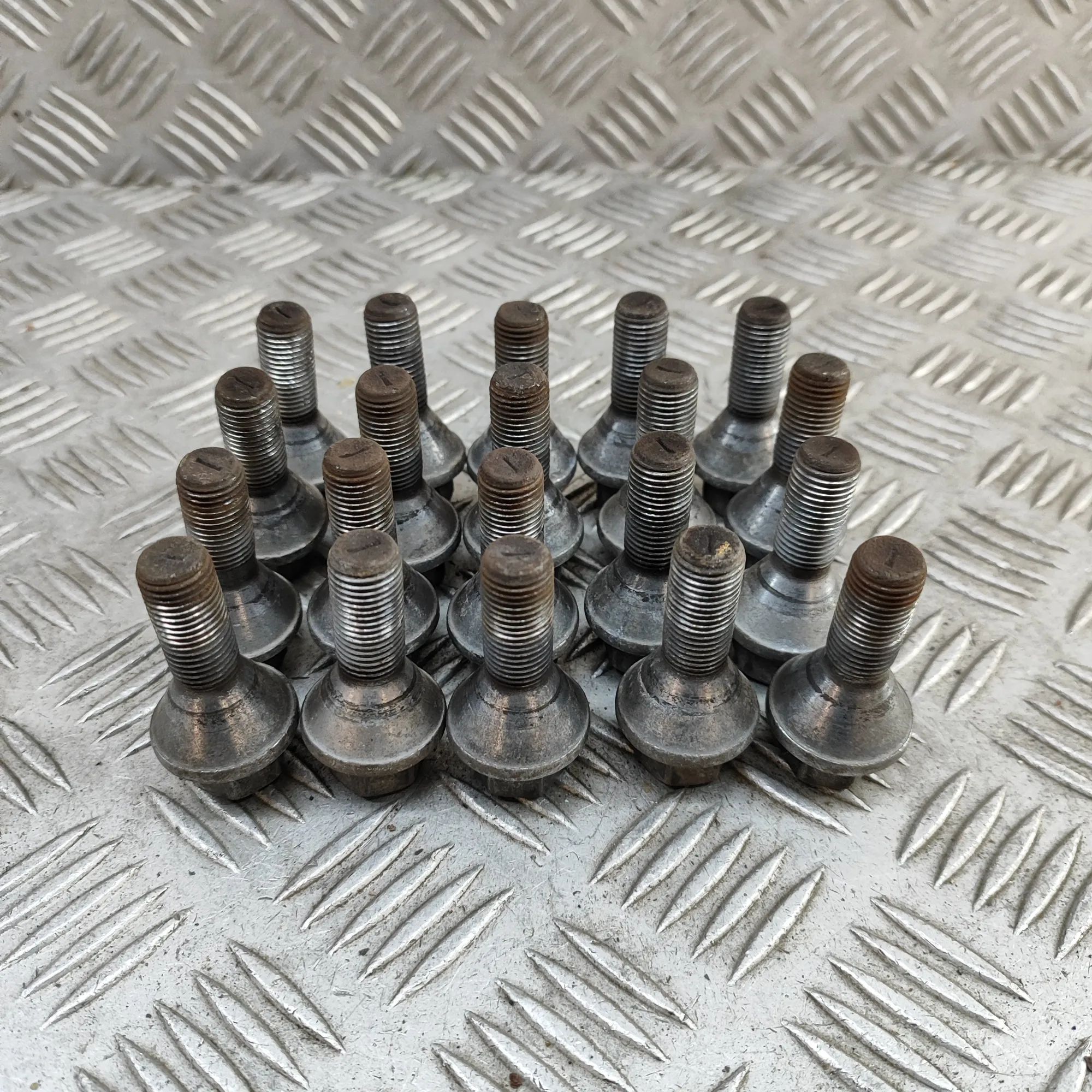 Opel Movano (B) Bolts Bolts — OPEL MOVANO (B Van) (2010-...) — 938589...