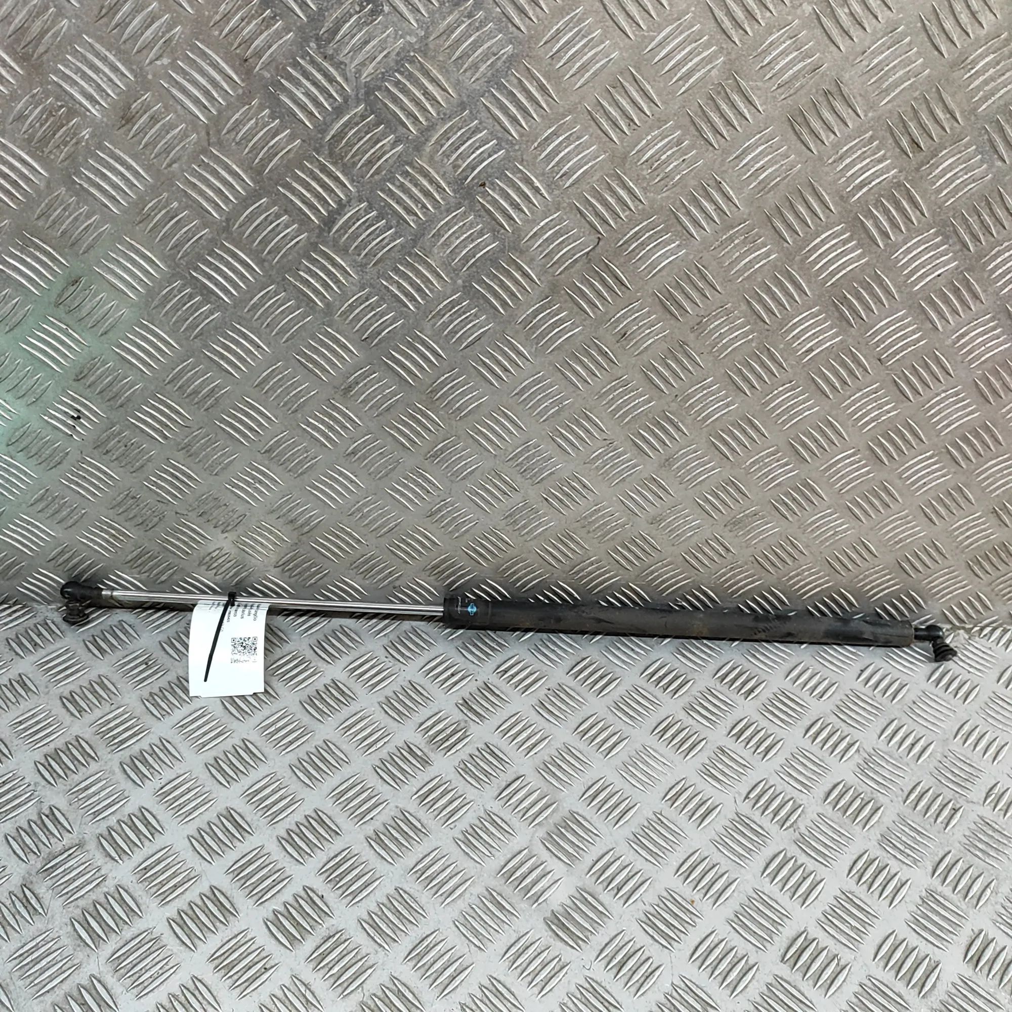 Nissan 300ZX Left Side Tailgate Gas Strut Left Side Tailgate Gas Strut — NISSAN 300 (ZX C...