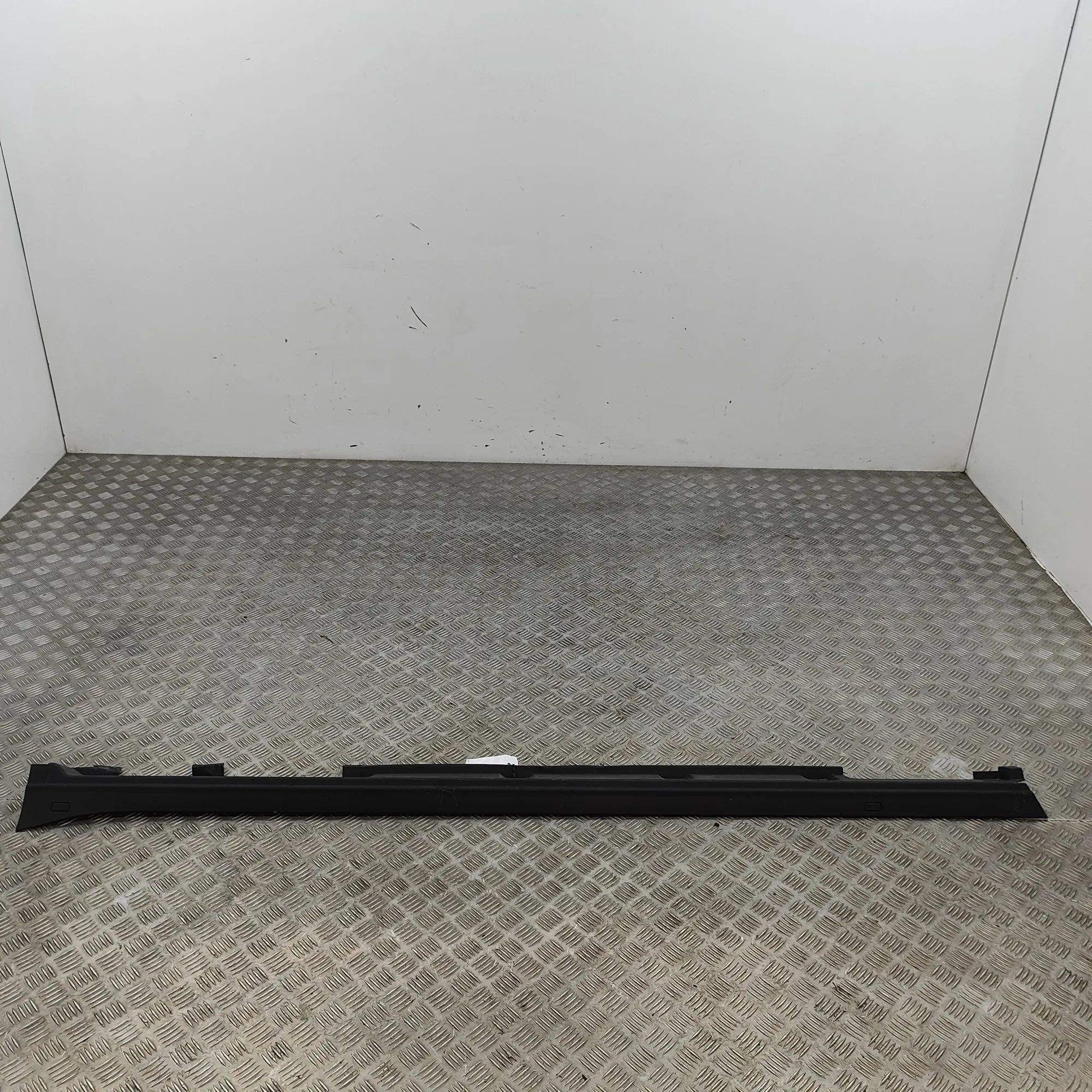 Lexus RX Left Side Plastic Sideskirt Cover Left Side Plastic Sideskirt Cover — LEXUS RX (_...