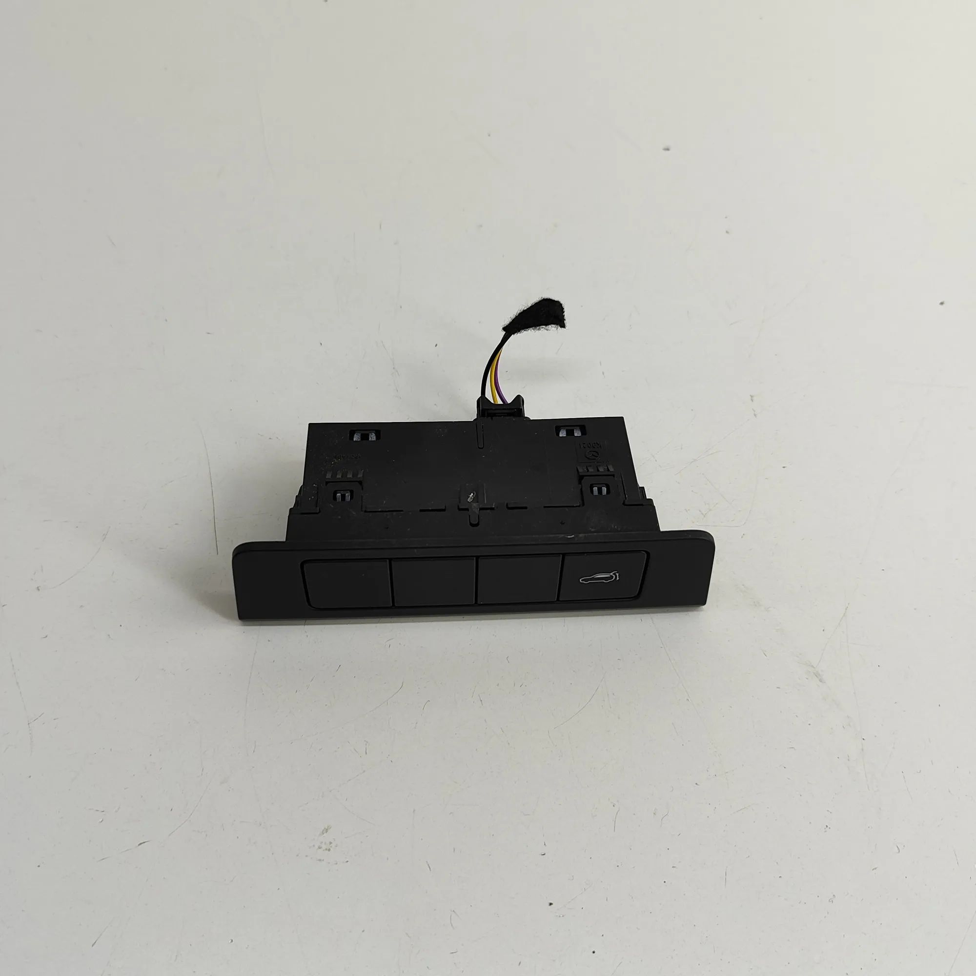 Mazda 3 (BP) Tailgate Open Switch Tailgate Open Switch — MAZDA CX-3 (0 DM) (2019-...
