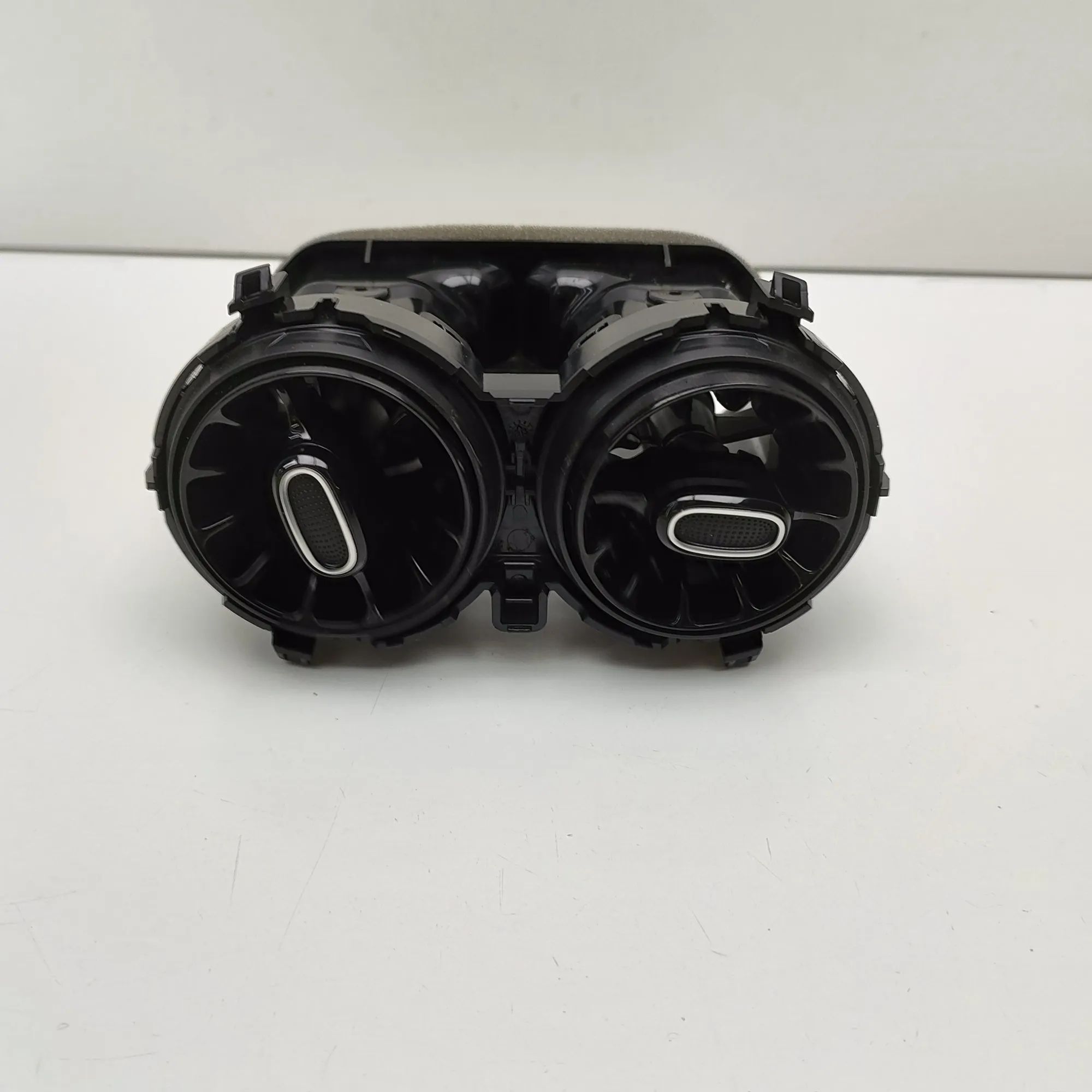 Mercedes-Benz CLA (C118) Centre console air vent