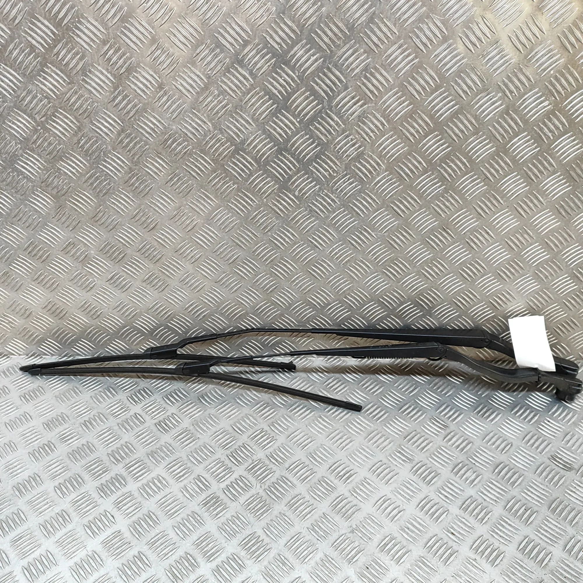 Land Rover Range Rover Sport (L494) Front Wiper Arms Front Wiper Arms — LAND ROVER RANGE ROVER SPORT...