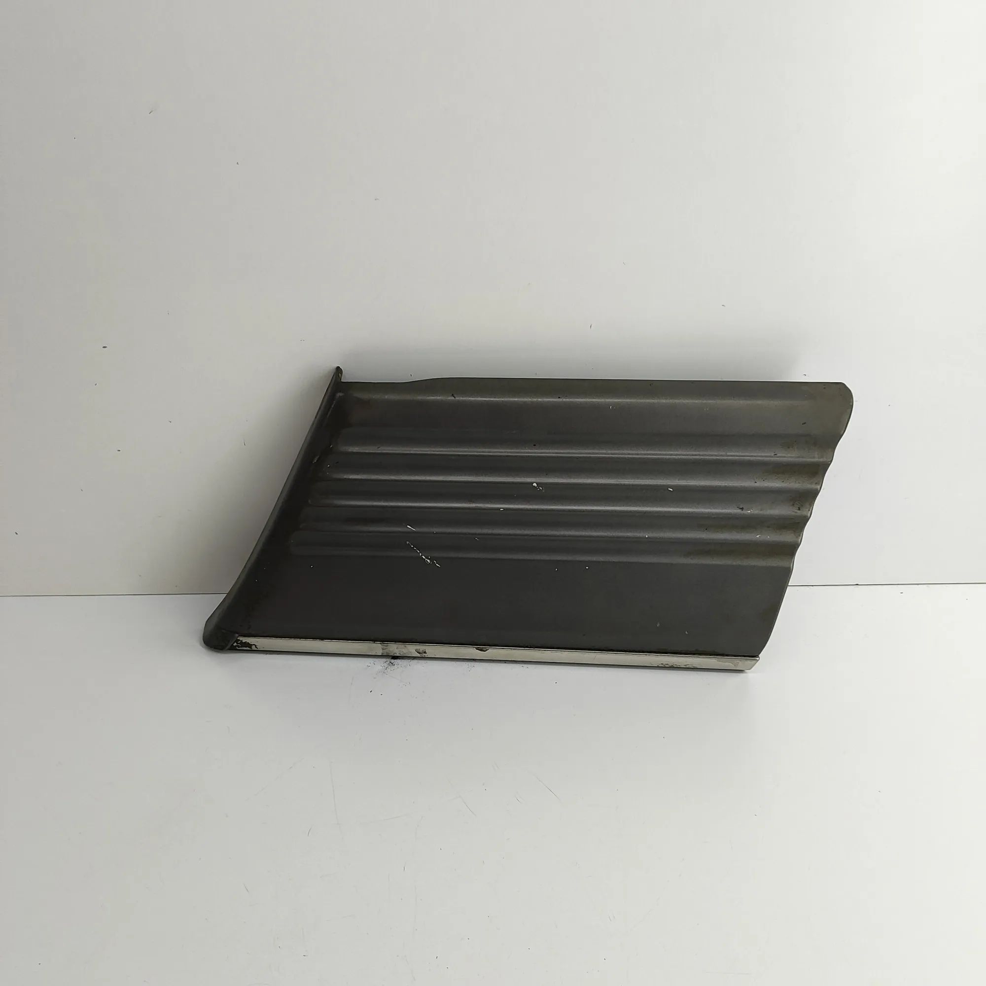 Mercedes-Benz 200 - 300 (W123) Fender moulding — front right Fender moulding — front right — MERCEDES BENZ S...