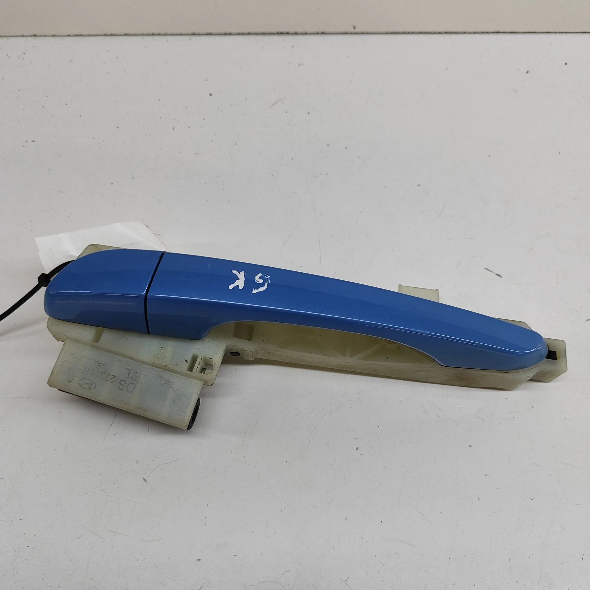 Hyundai Kona Exterior door handle — rear left Exterior door handle — rear left — HYUNDAI KONA...