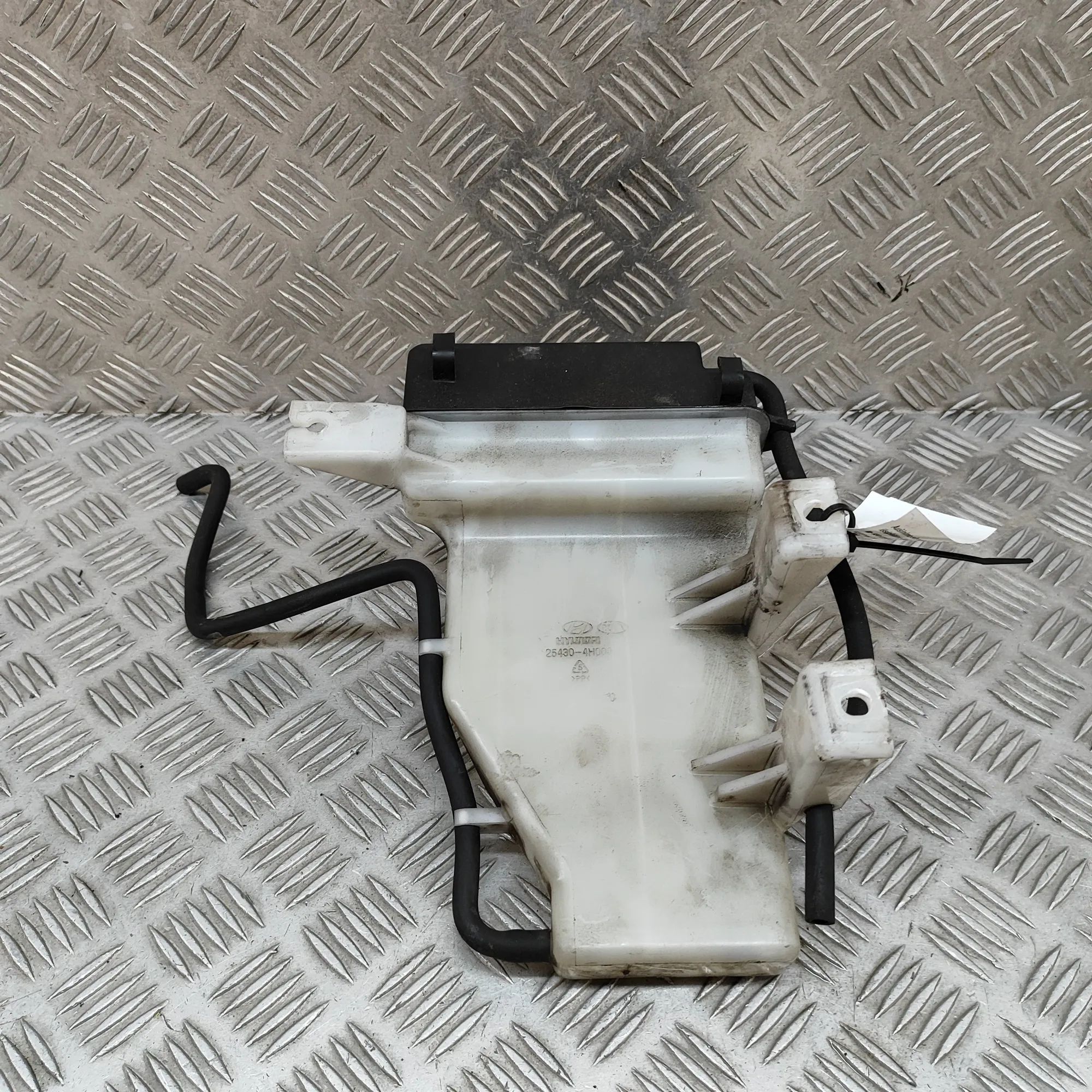 Hyundai H-1 Coolant Expansion Tank Coolant Expansion Tank — HYUNDAI H-1 (Cargo TQ)...