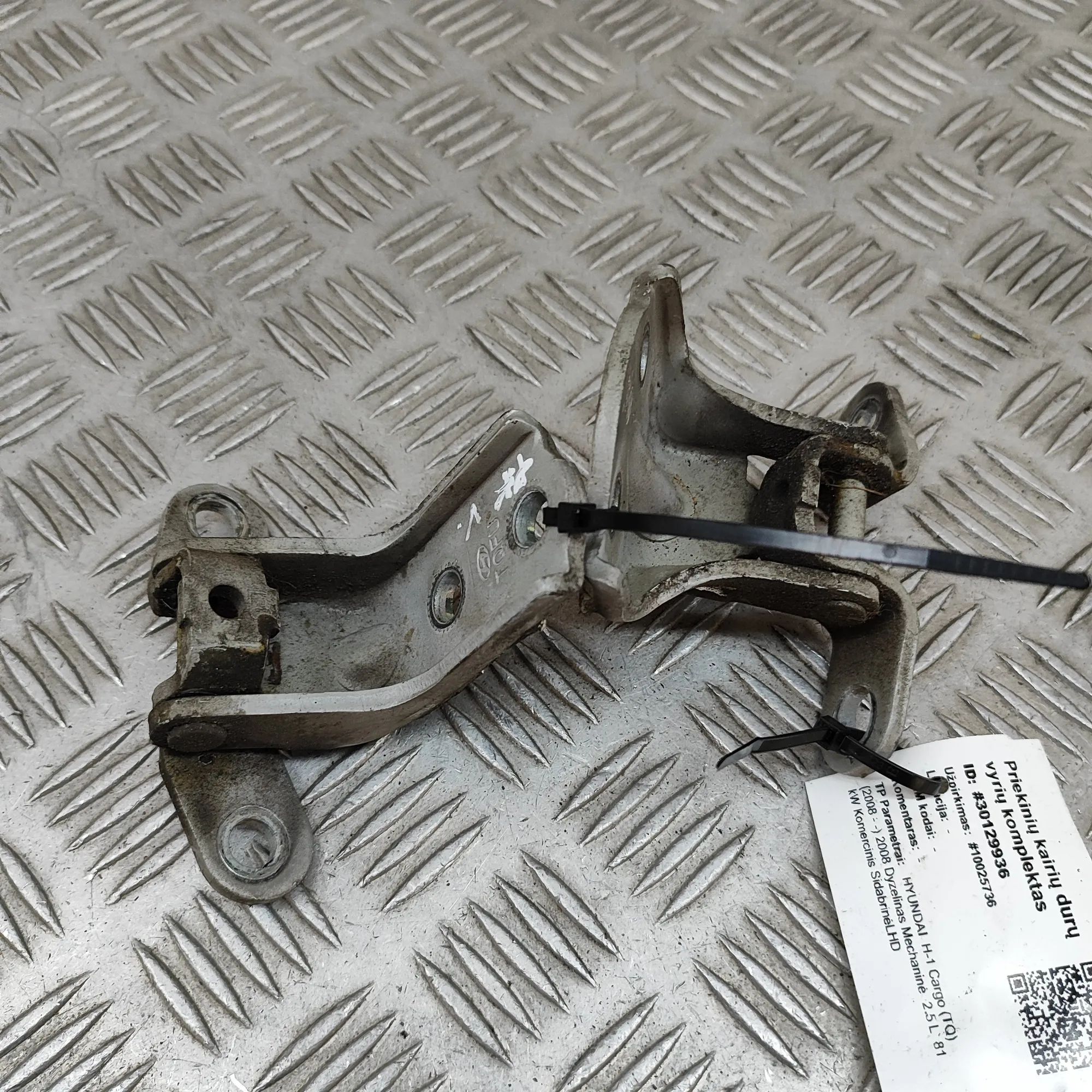 Hyundai H-1 Door hinge set — front left Door hinge set — front left — HYUNDAI H-1 (Carg...