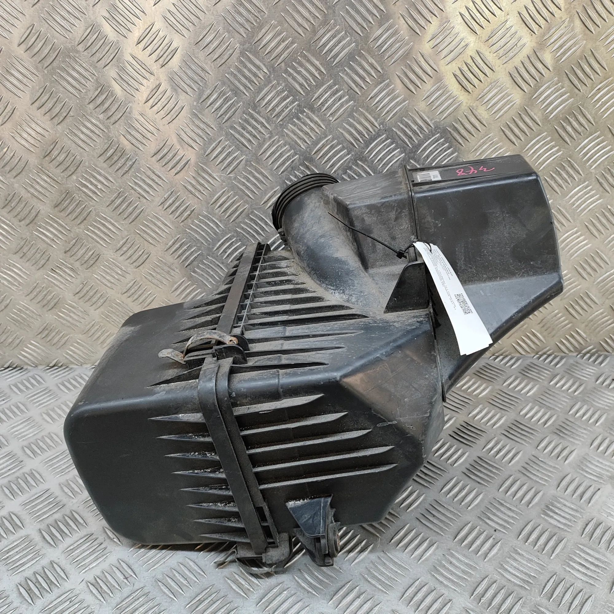Hyundai H-1 Air filter box  Air Filter Box — HYUNDAI H-1 (Cargo TQ) (2008-....