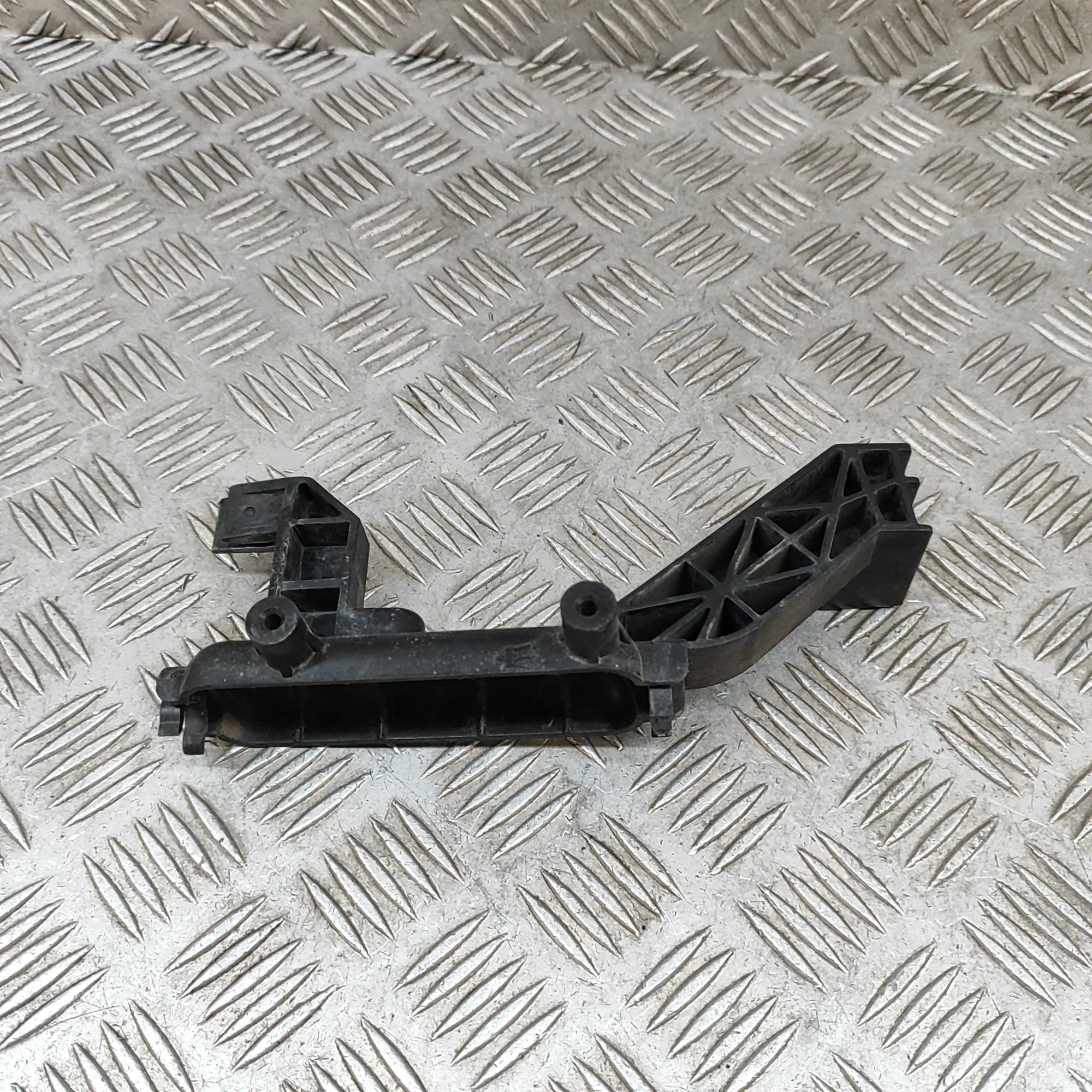 Maserati Ghibli Radiator Holder Radiator Holder — MASERATI GHIBLI (M157) (2013-...