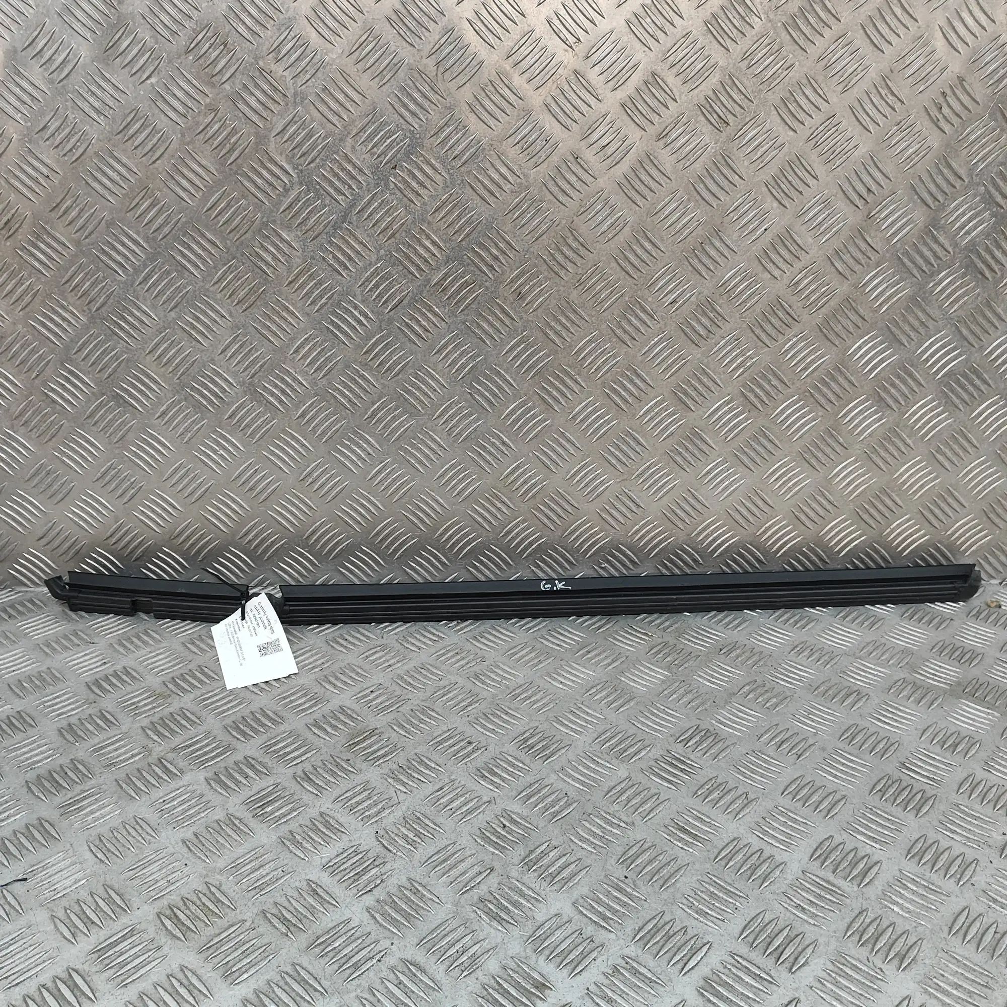 Mercedes-Benz GLS (X167) Door window strip — rear left Door window strip — rear left — MERCEDES BENZ G...