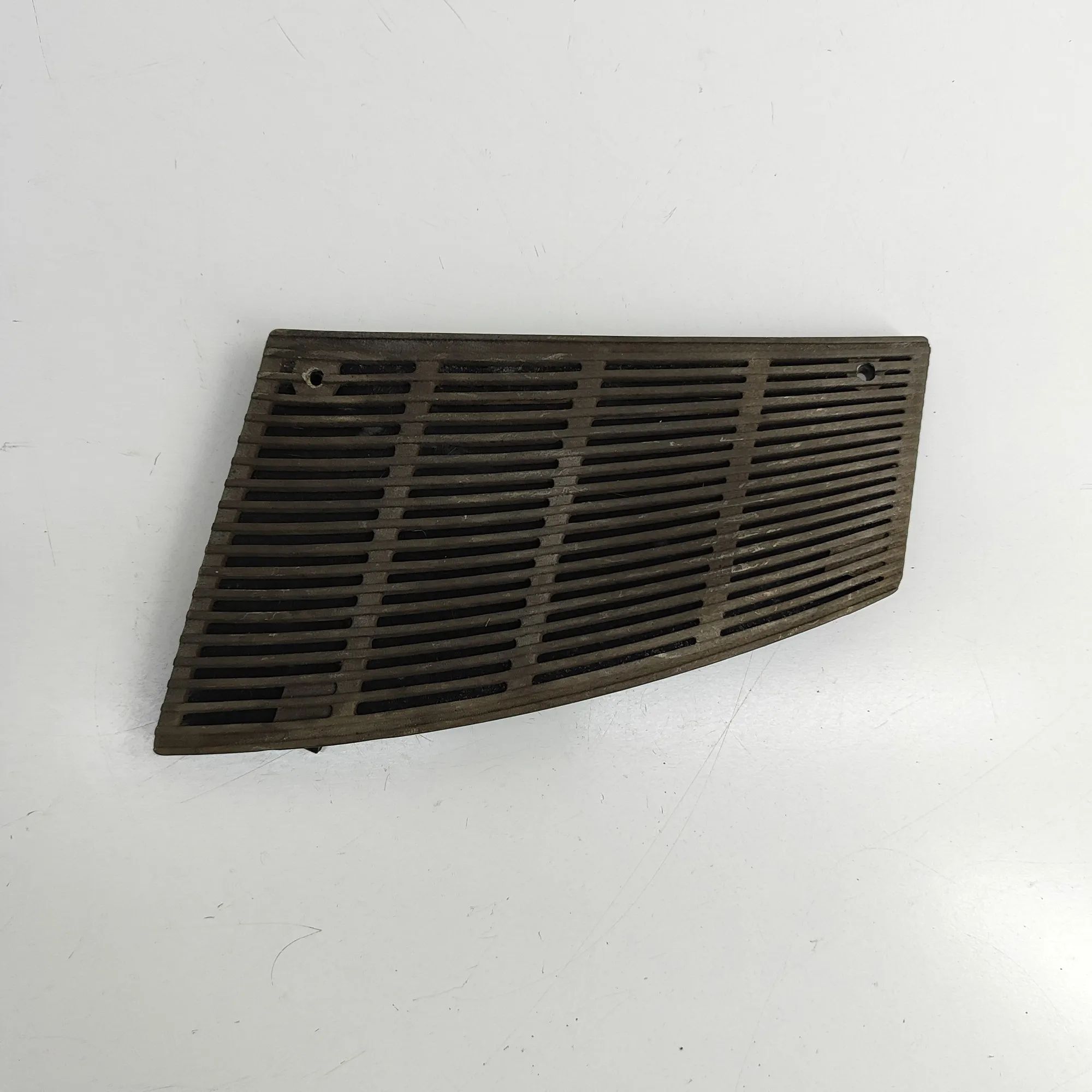 Mercedes-Benz 200 - 300 (W123) Speaker cover Speaker cover — MERCEDES BENZ S-CLASS (W126) (1...