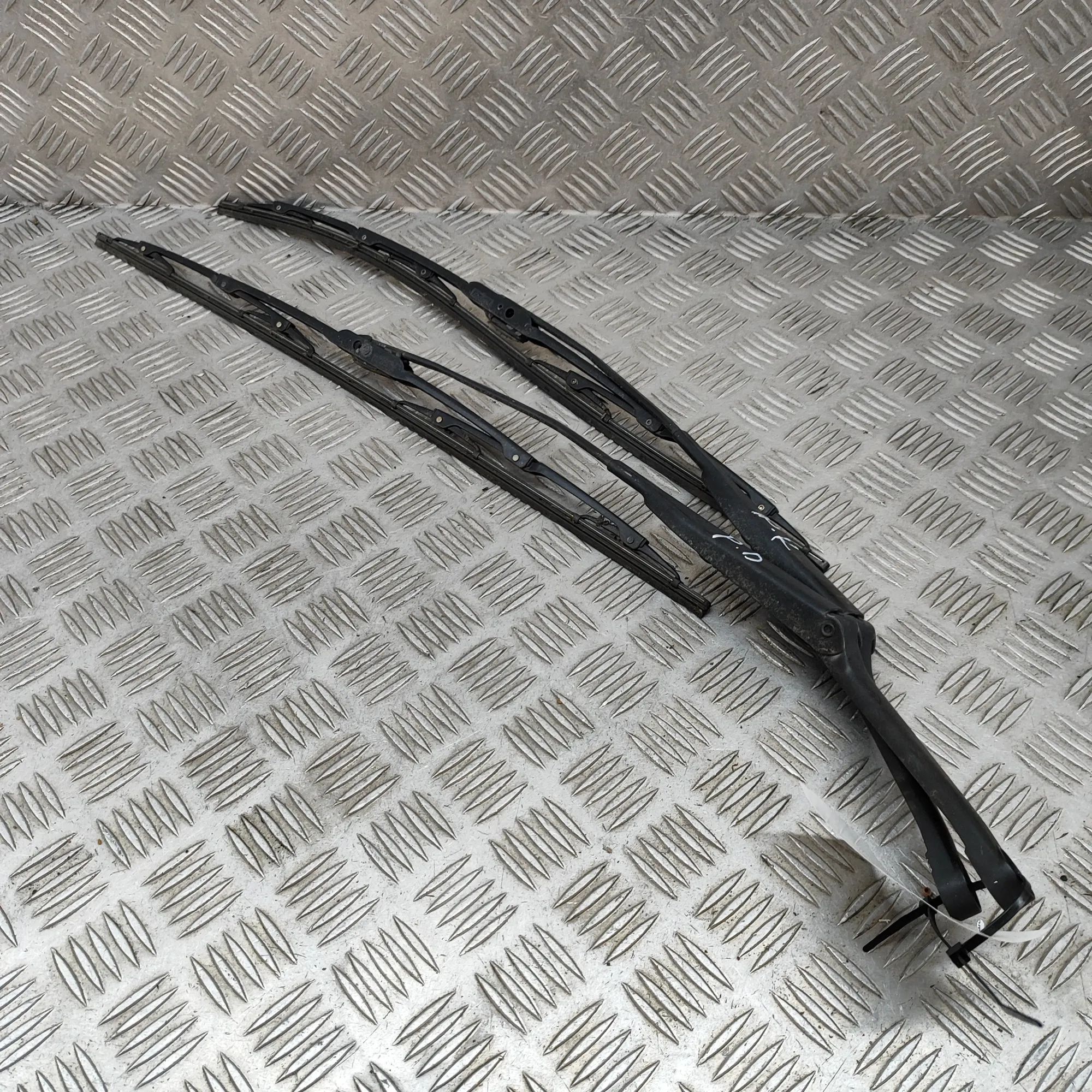 Mercedes-Benz SLK (R170) Front Wiper Arms Front Wiper Arms — MERCEDES BENZ SLK (R170) (19...