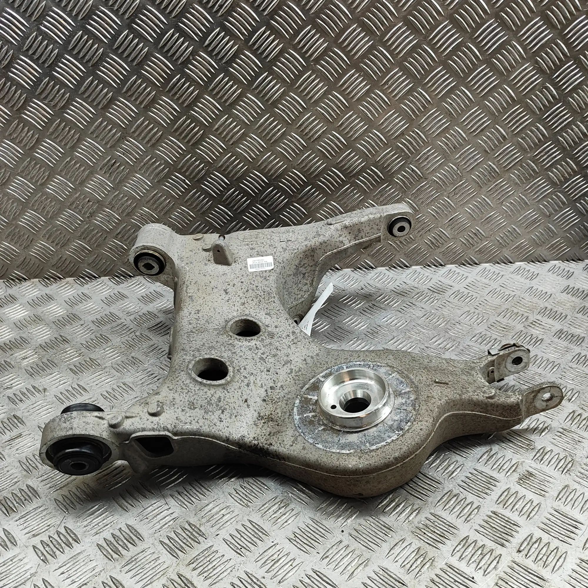 Land Rover Range Rover (L405) Rear Right Lower Control Arm Rear Right Lower Control Arm — LAND ROVER RANGE...