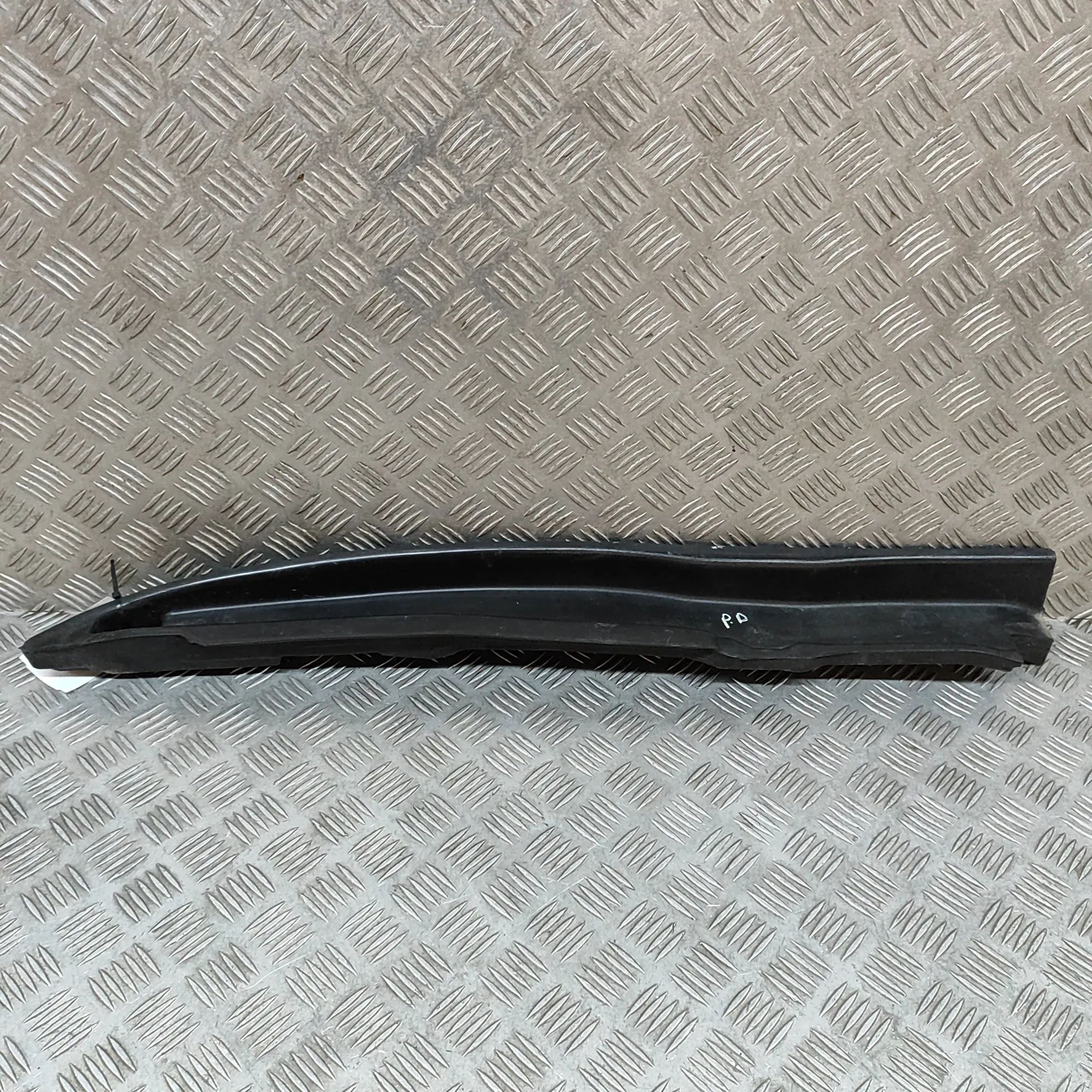 Maserati Ghibli Plastic fender panel — front right Plastic fender panel — front right — MASERATI G...