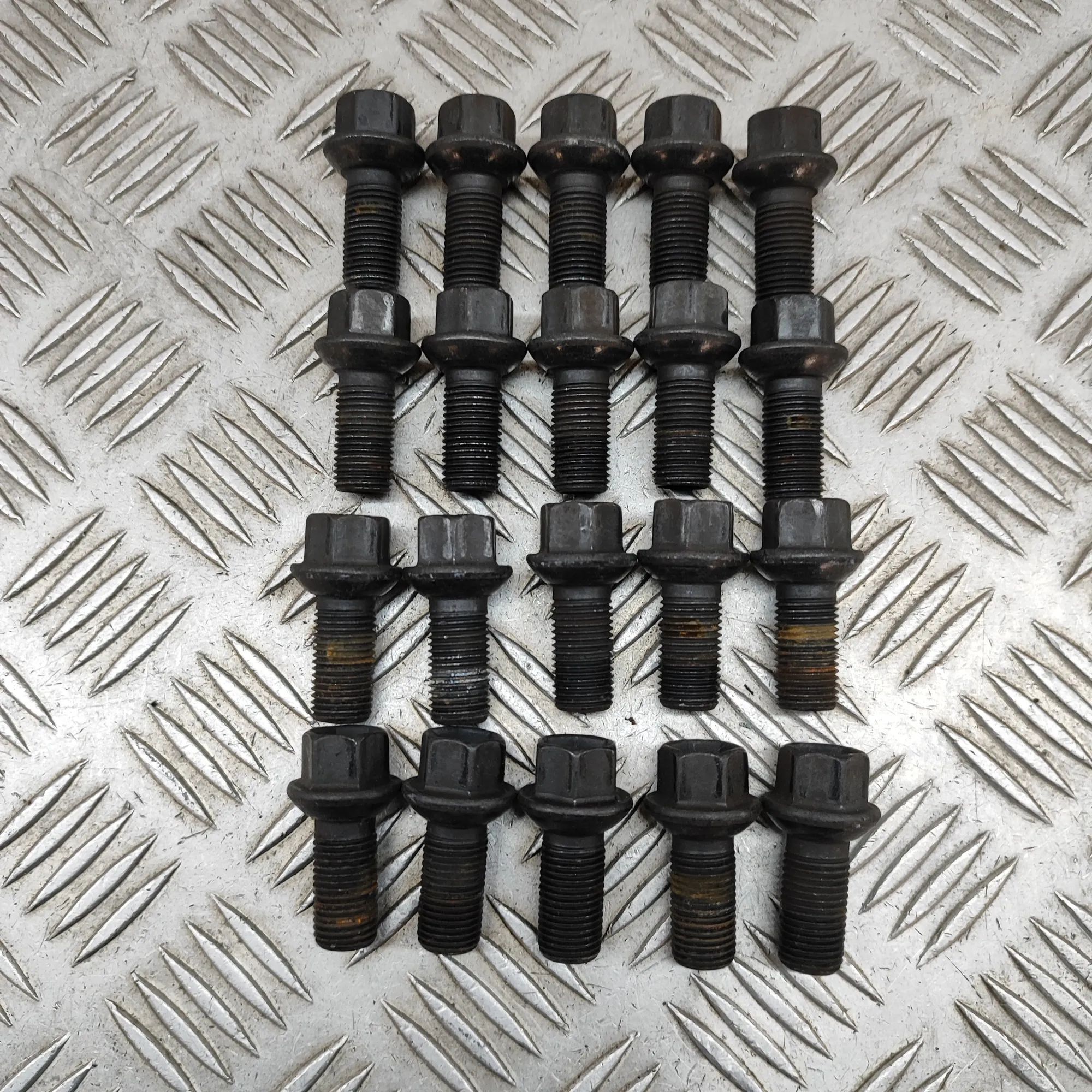Mercedes-Benz CLA (C118) Wheel Screws Kit