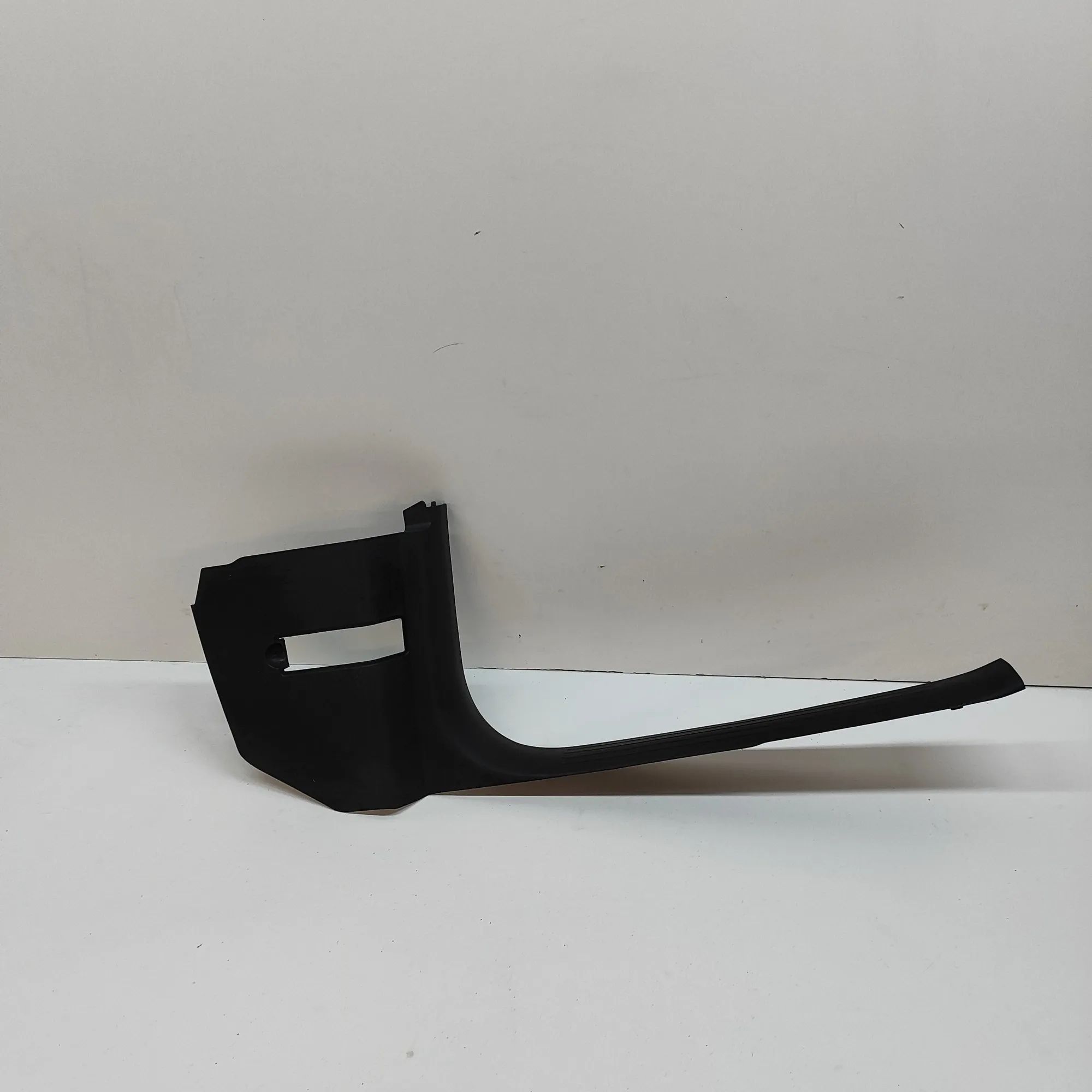 Mercedes-Benz GLS (X167) Interior sill trim — front right Interior sill trim — front right — MERCEDES BEN...