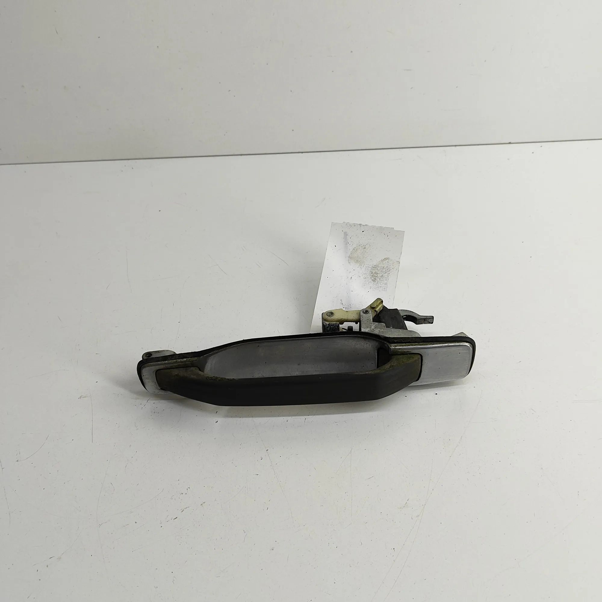 Mercedes-Benz 200 - 300 (W123) Exterior door handle — rear right Exterior door handle — rear right — MERCEDES BE...