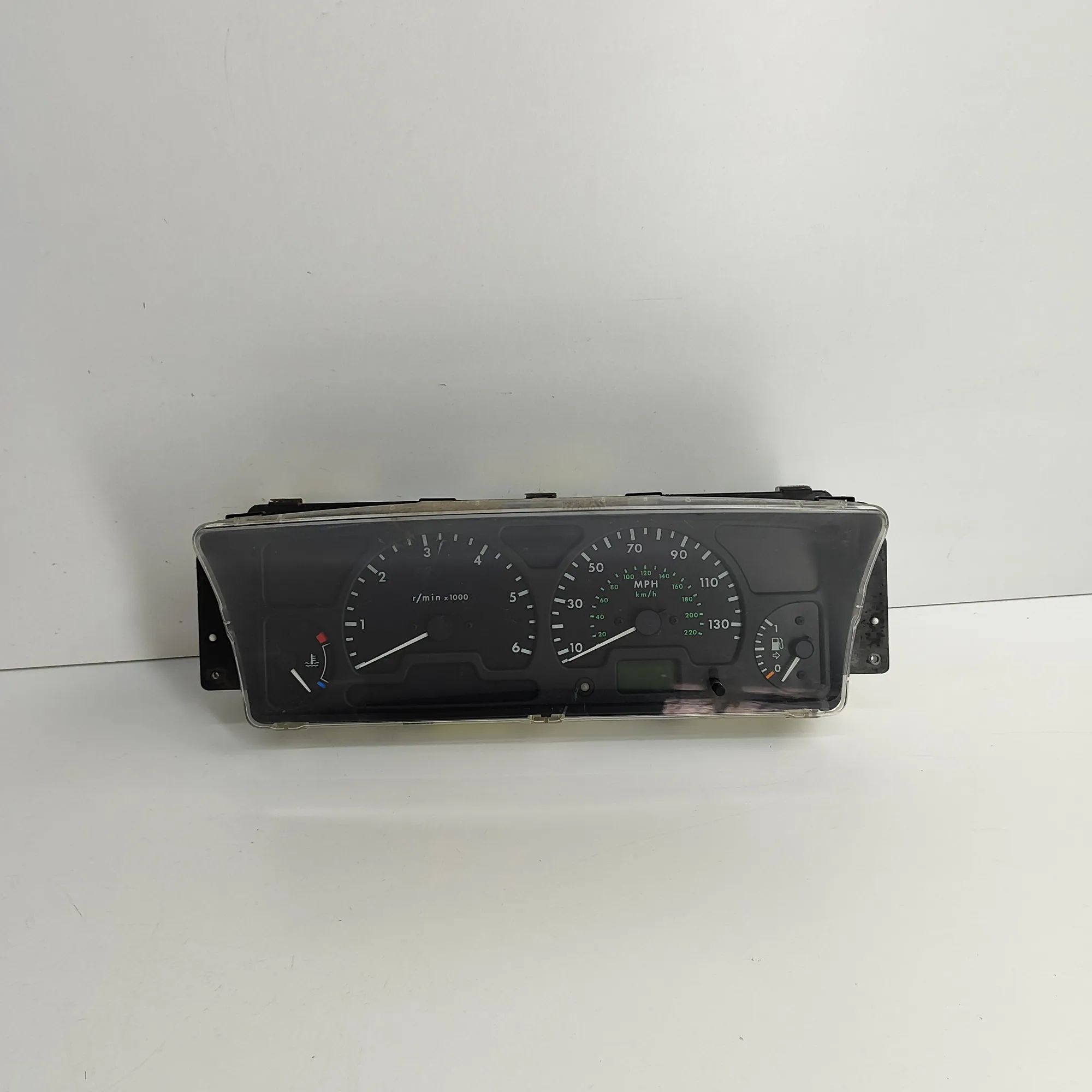 Land Rover Discovery Instrument Cluster Speedometer Instrument Cluster Speedometer — LAND ROVER DIS...