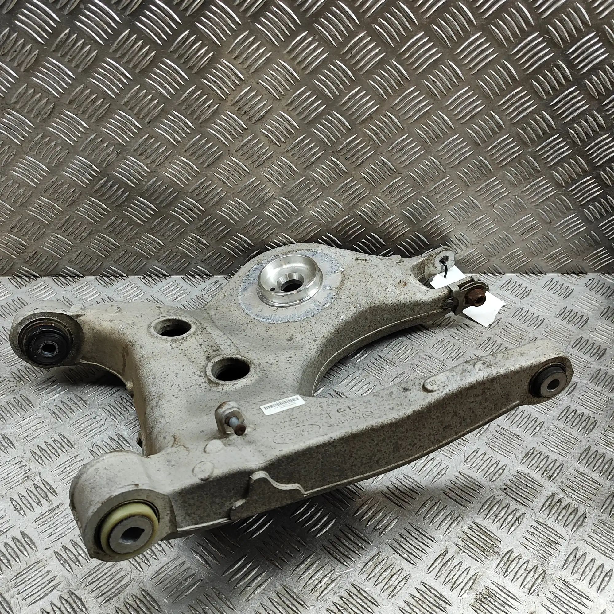 Land Rover Range Rover (L405) Rear Left Lower Control Arm Rear Left Lower Control Arm — LAND ROVER RANGE ...