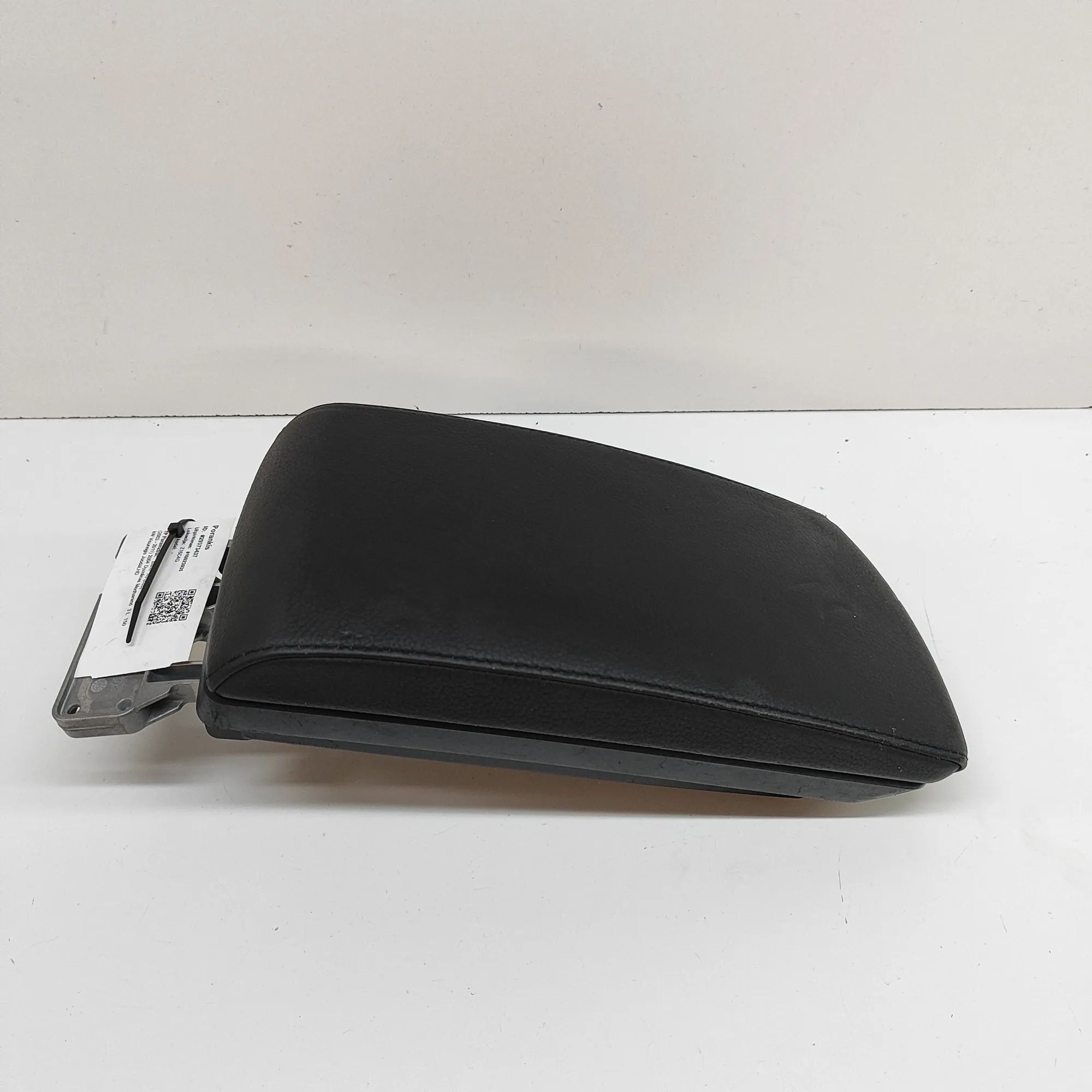 BMW X3 (E83) Armrest Armrest — BMW X3 (E83) (2003-2011) — 3414211

P...