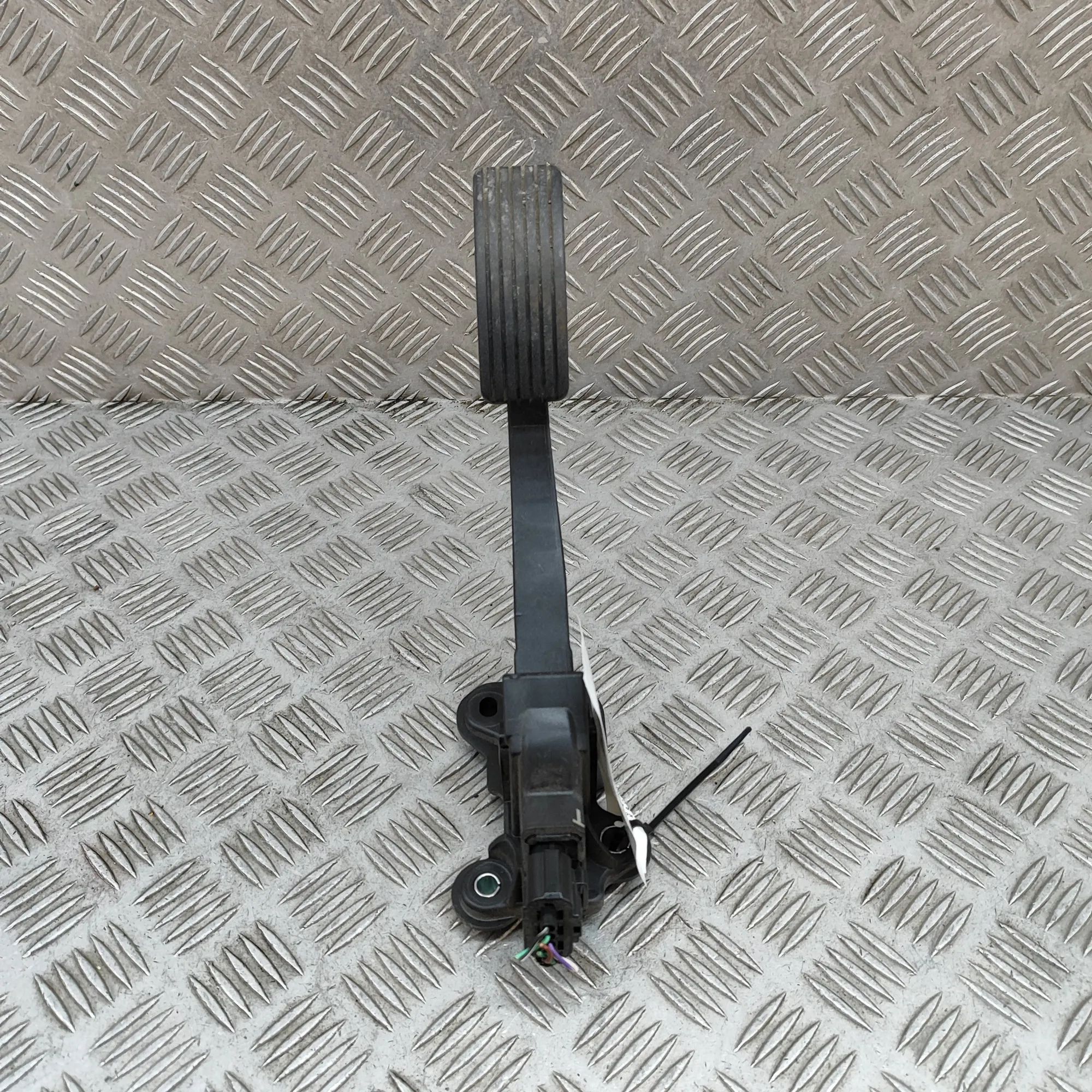 Mitsubishi Outlander Throttle Pedal Throttle Pedal — MITSUBISHI OUTLANDER (III GG_W...