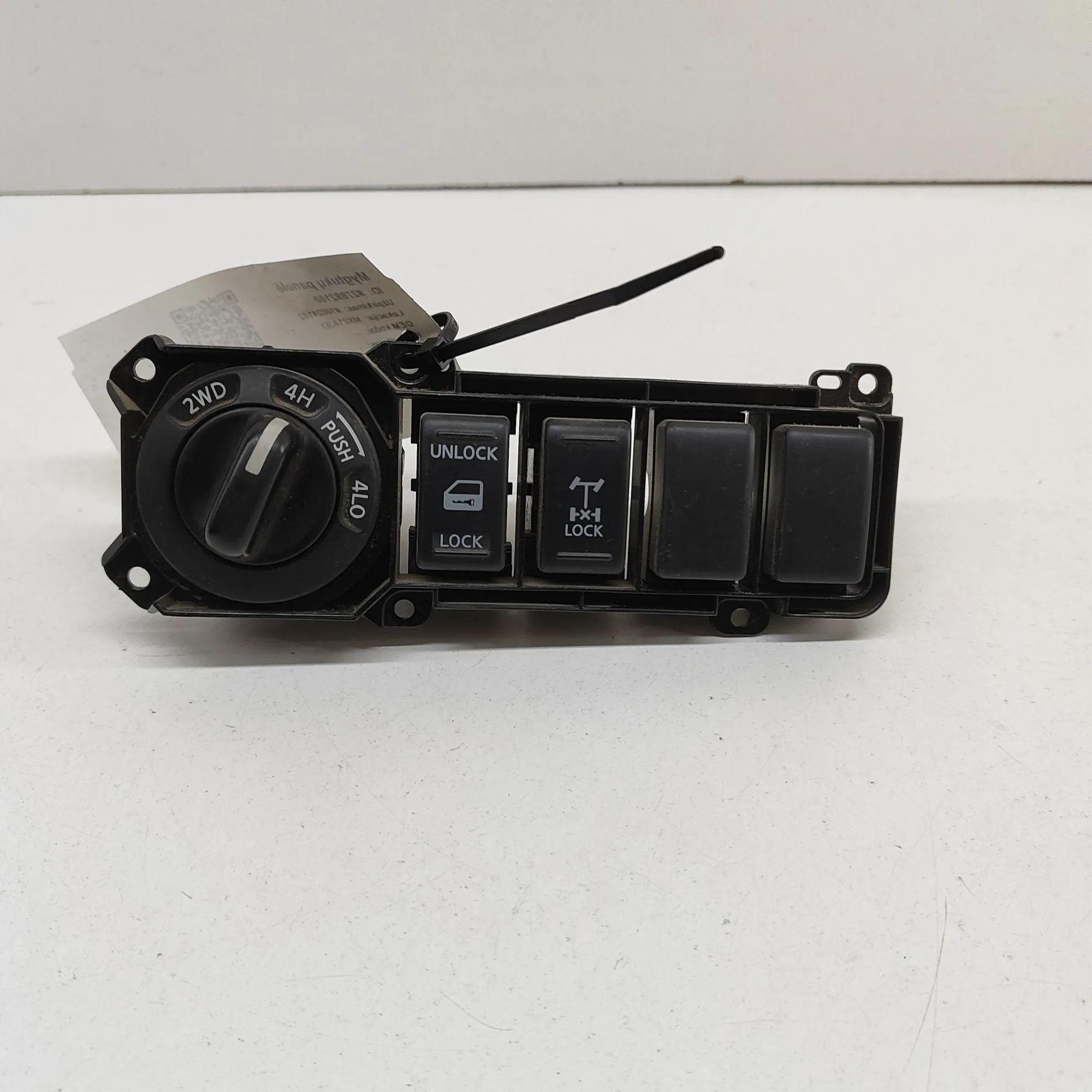 Nissan Pick Up / Navara / NP300 (D22) Button Switch Panel Button Switch Panel — NISSAN NP300 (NAVARA D40)...