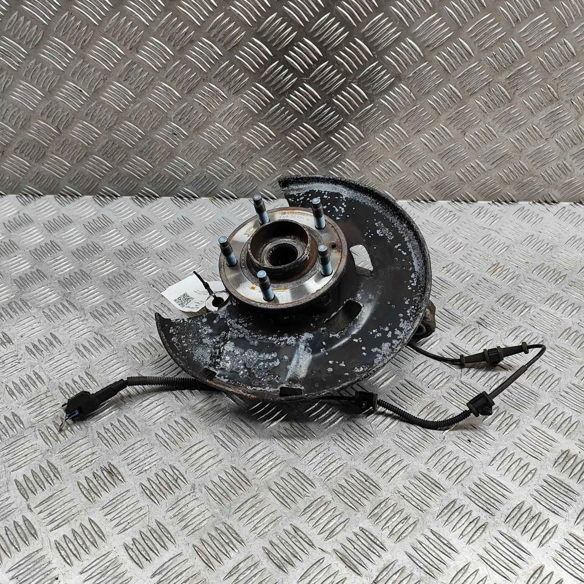 Chevrolet Cruze Front Left Wheel Hub Front Left Wheel Hub — CHEVROLET CRUZE (J300) (...