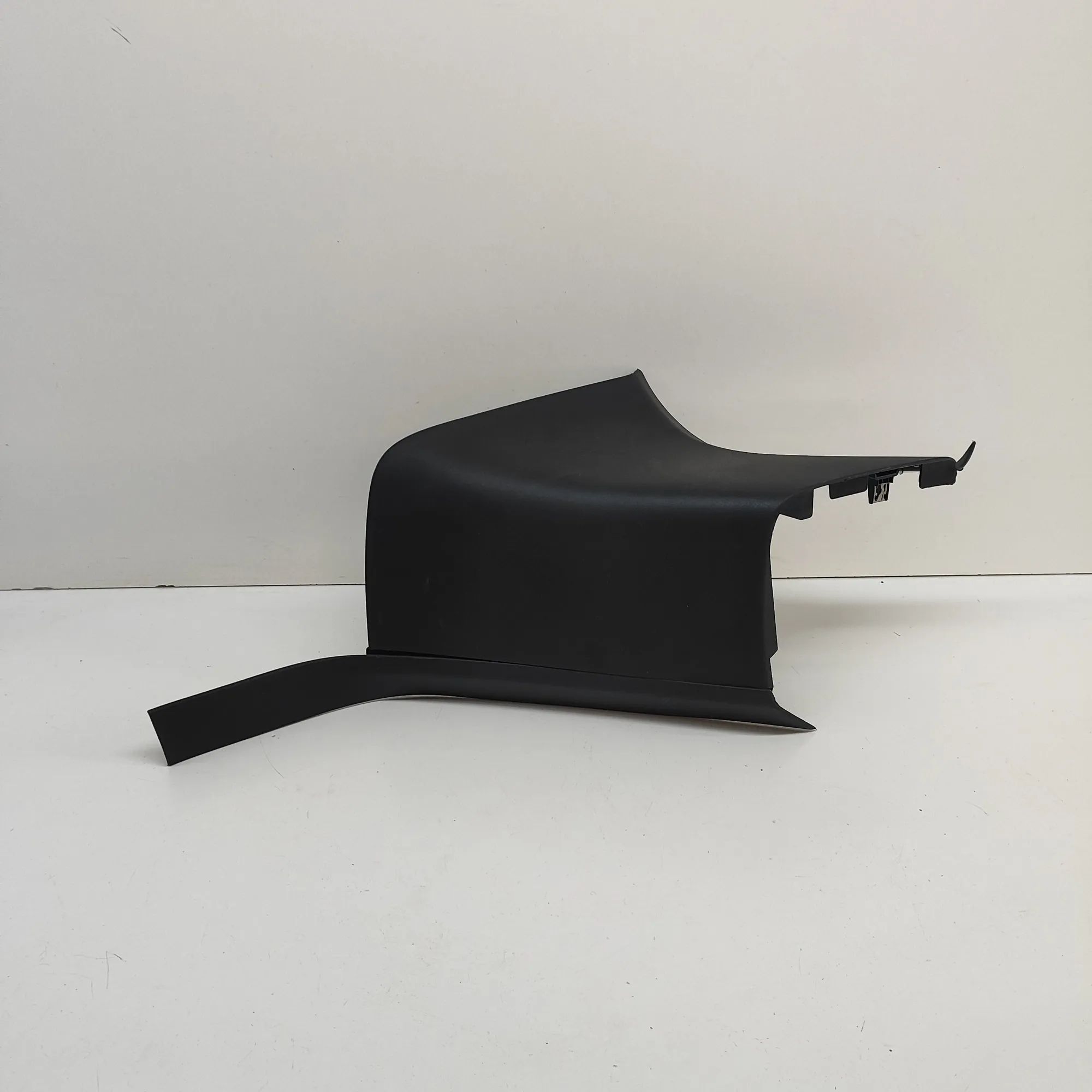 Land Rover Range Rover Sport (L461) Right Side Pillar Trim Right Side Pillar Trim — LAND ROVER RANGE ROVER...