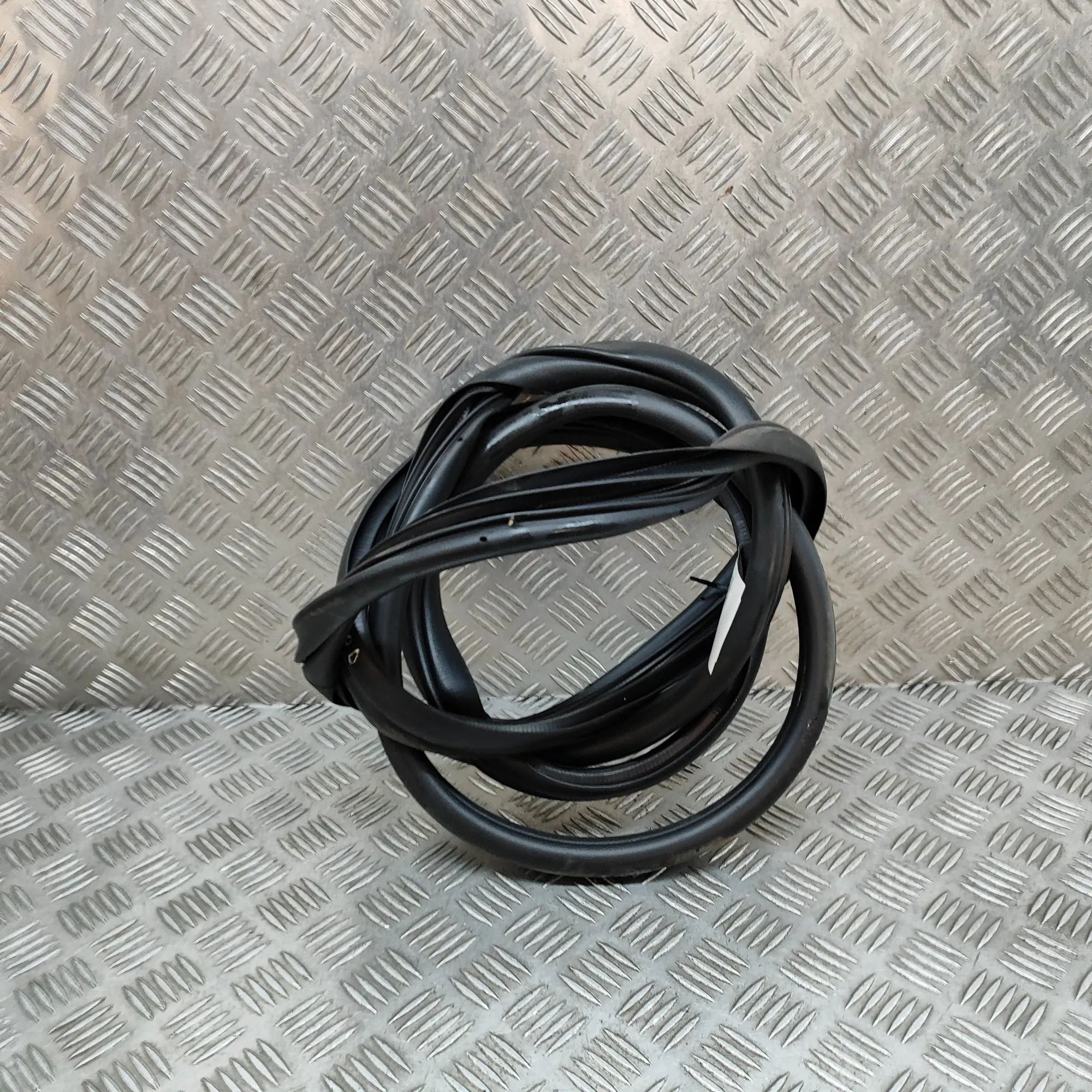 Hyundai Ioniq 5 Door rubber seal — front right Door rubber seal — front right — HYUNDAI IONIQ ...