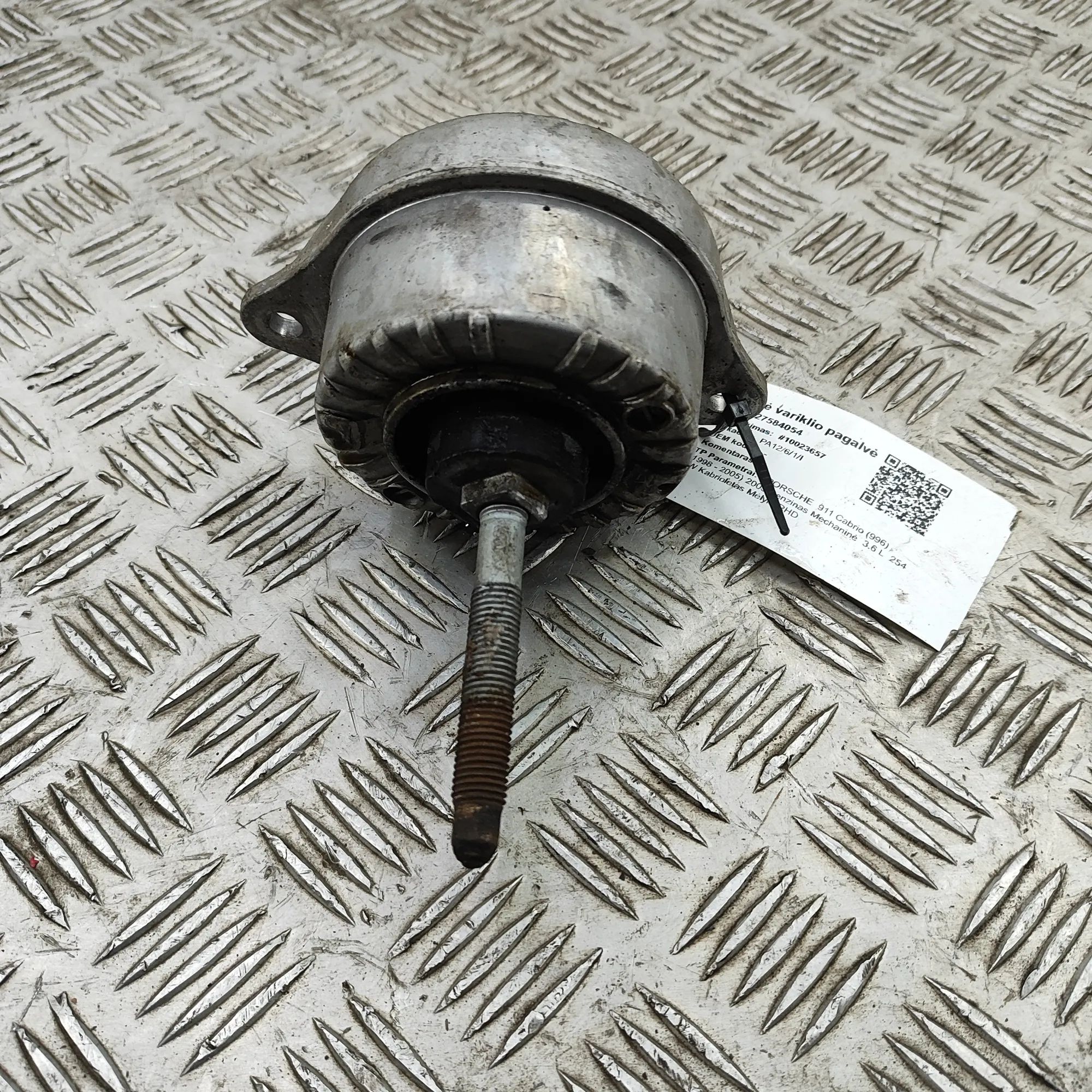 Porsche 911 (996) Left Side Engine Mount Left Side Engine Mount — PORSCHE 911 (Cabrio 99...