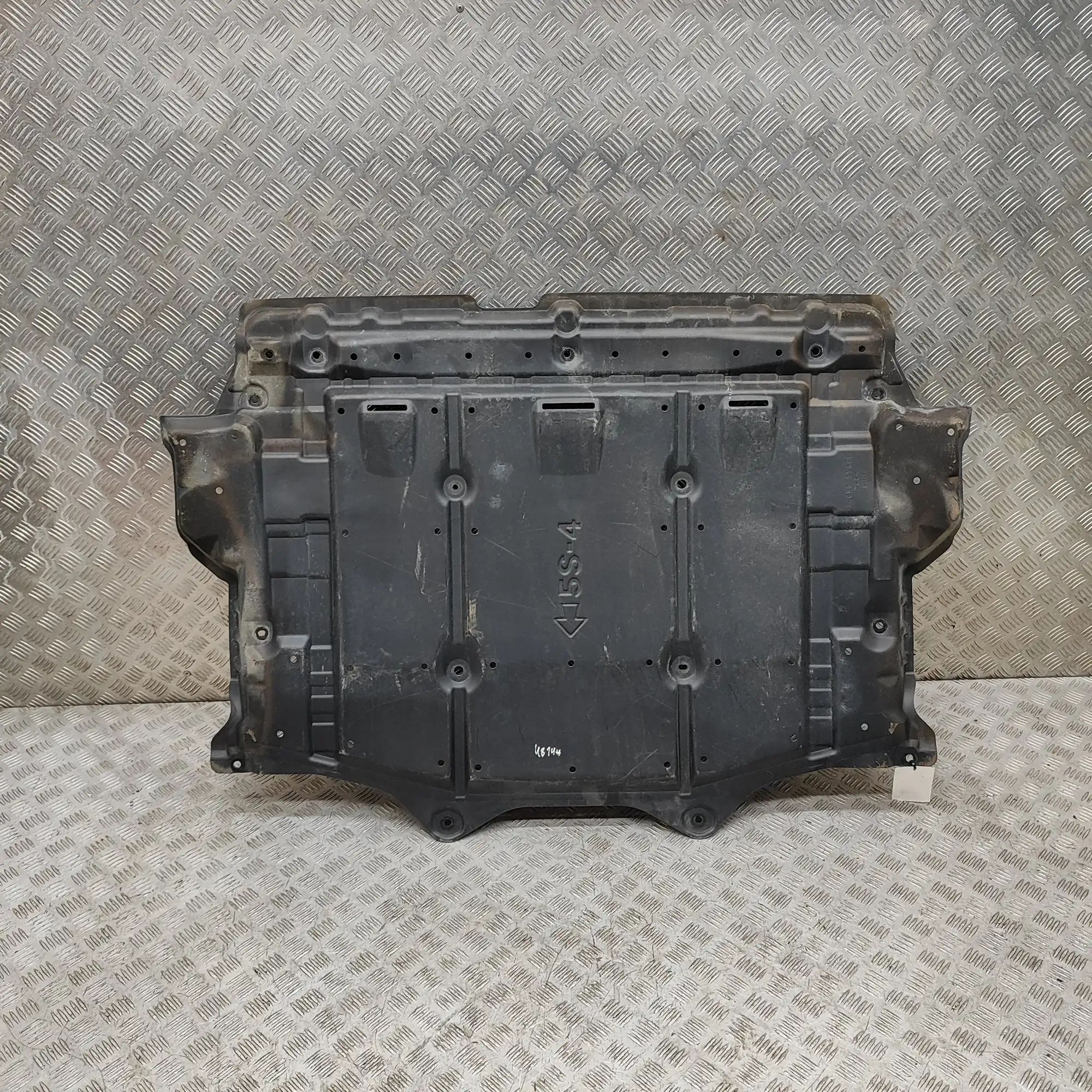 Nissan Leaf Rear Middle Underbody Cover Rear Middle Underbody Cover — NISSAN LEAF (ZE1)...