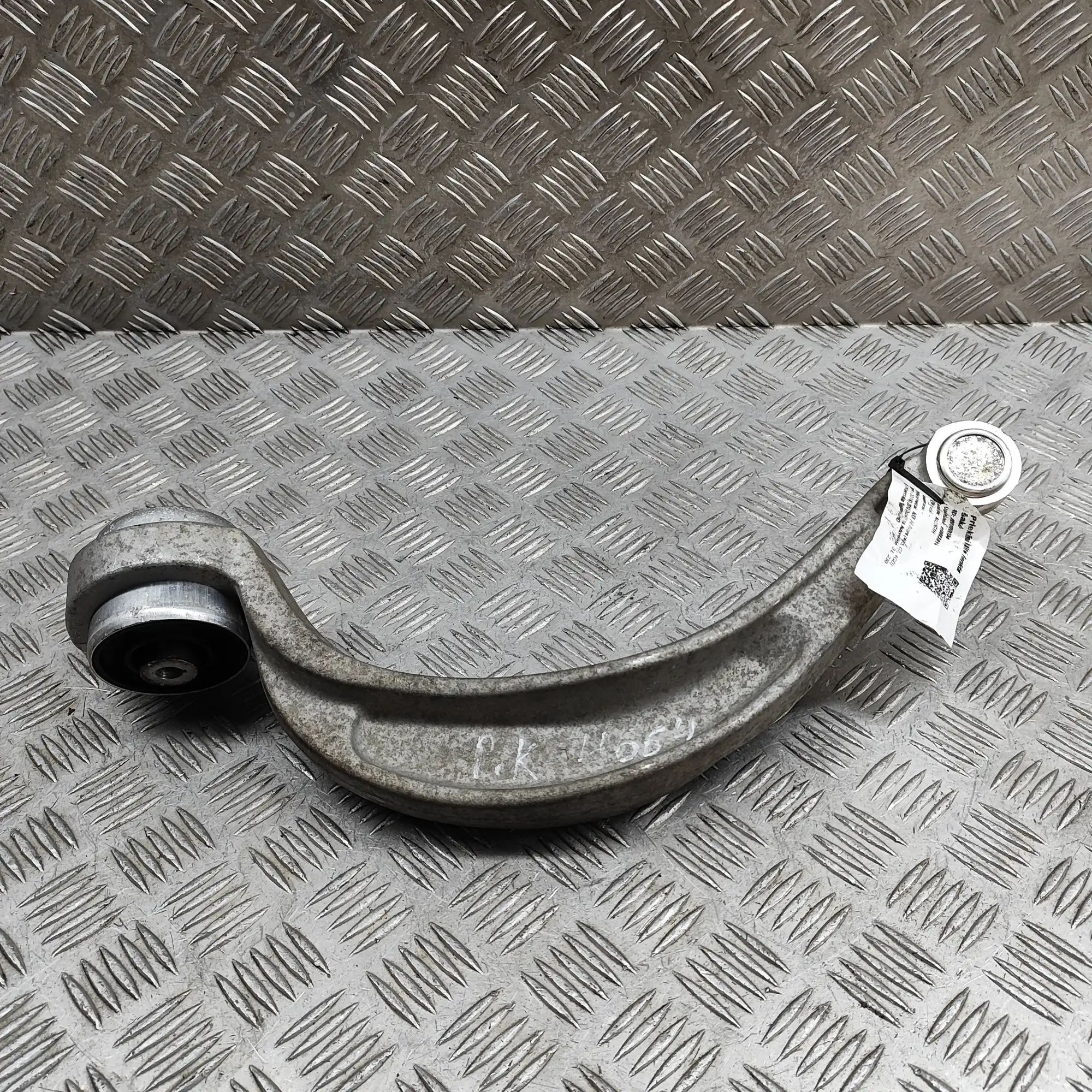 Audi A6 (C7) Front Left Curved Control Arm Front Left Curved Control Arm — AUDI A6 (Avant ...