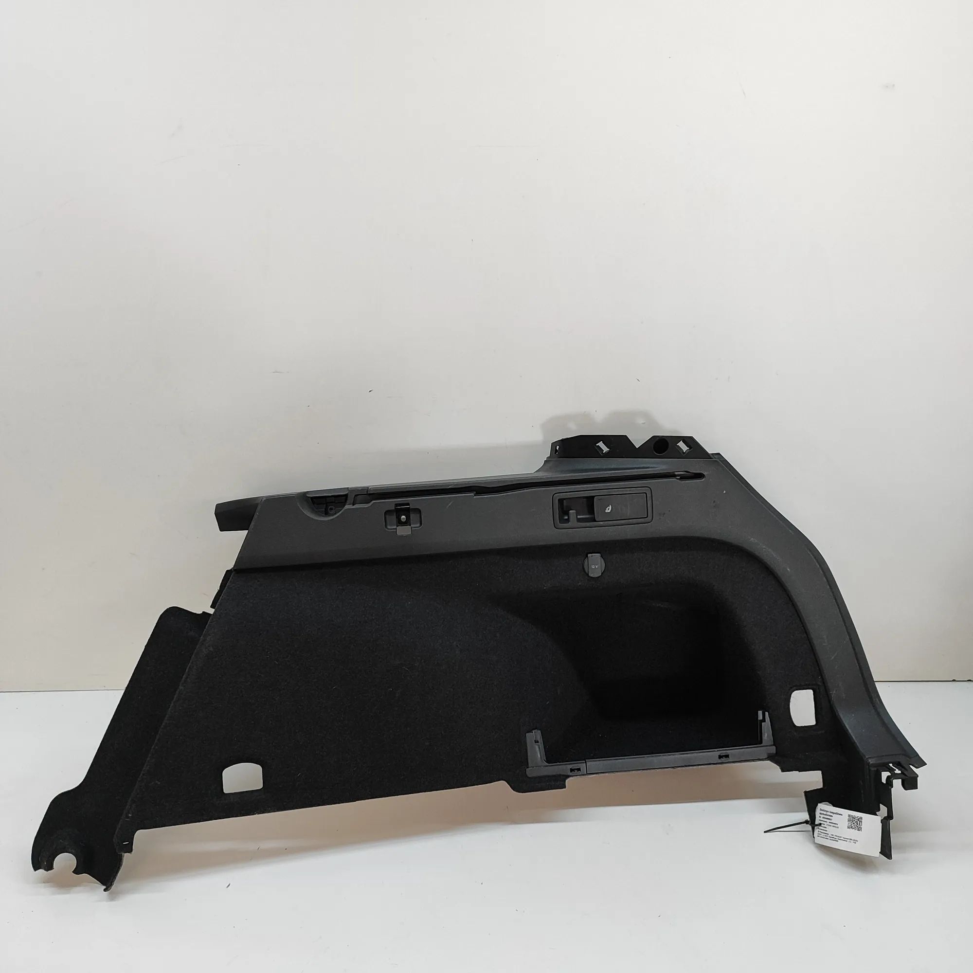 Volkswagen Passat (B8) Right Side Trunk Trim Right Side Trunk Trim — VW PASSAT (Variant B8 3...