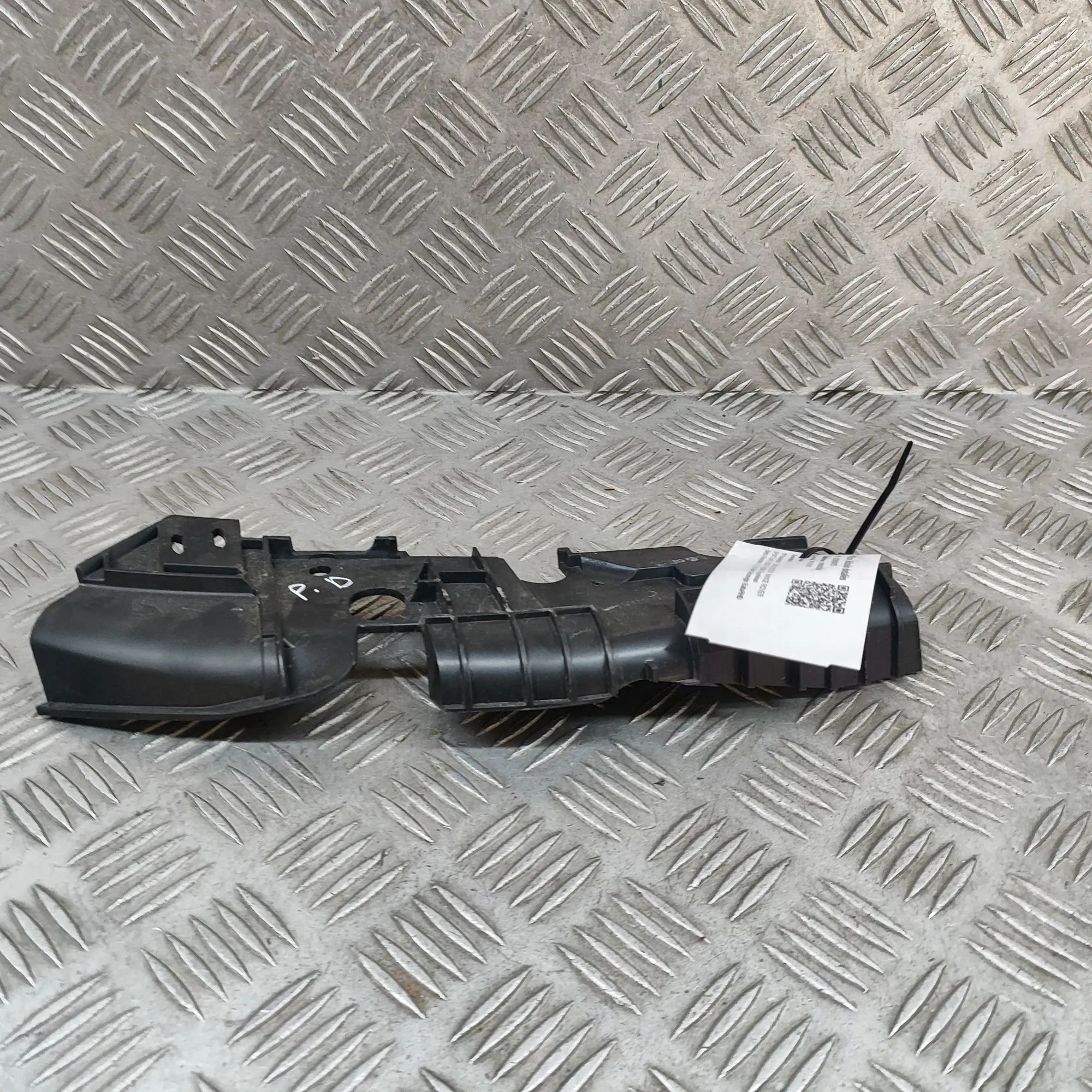 Land Rover Range Rover Sport (L461) Front Right Bumper Bracket Front Right Bumper Bracket — LAND ROVER RANGE R...