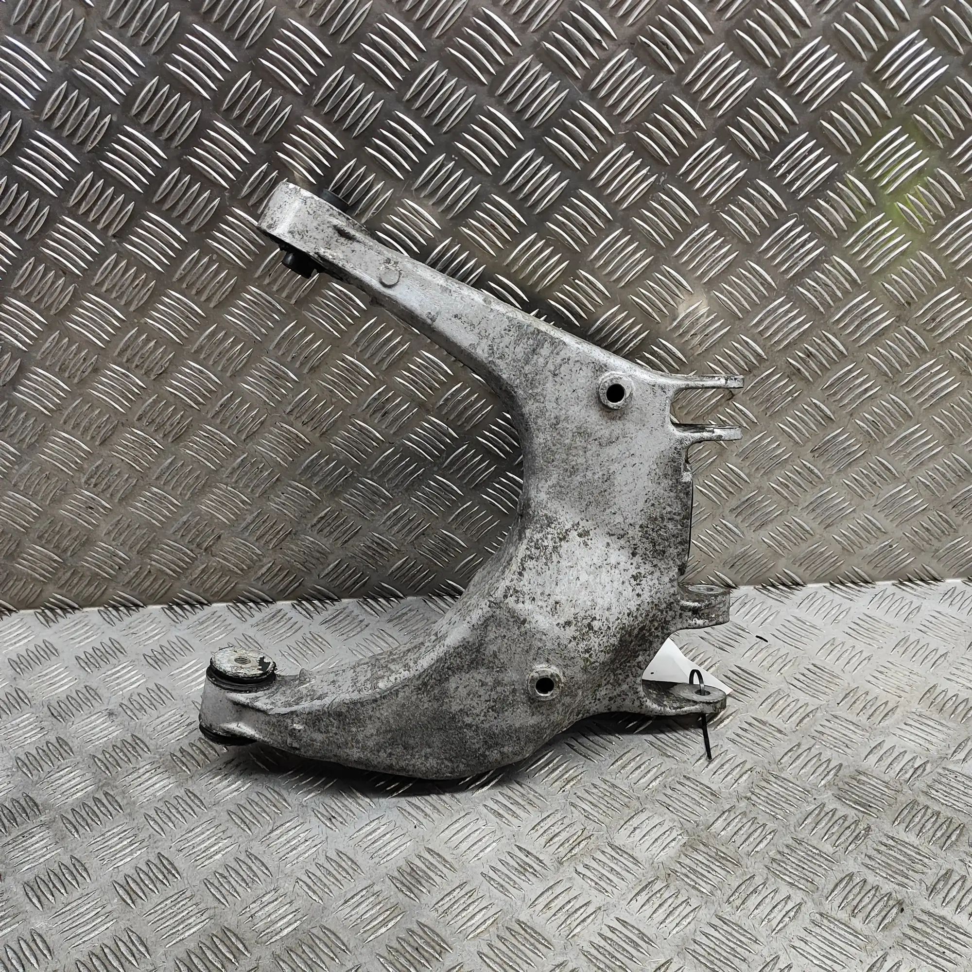 Audi A8 (D2) Control arm — rear right Control arm — rear right — AUDI A8 (4D2, 4D8) (...