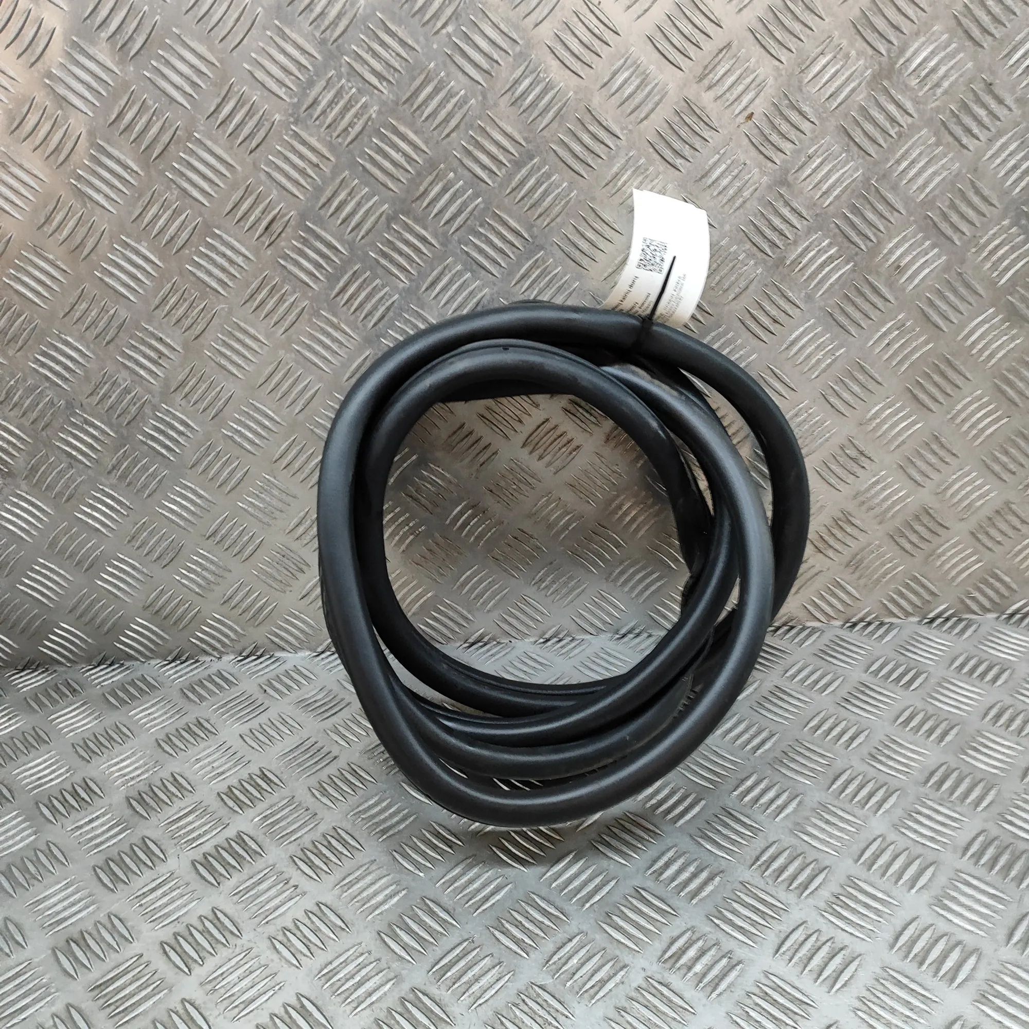 Hyundai Ioniq 5 Door rubber seal — front left Door rubber seal — front left — HYUNDAI IONIQ (...