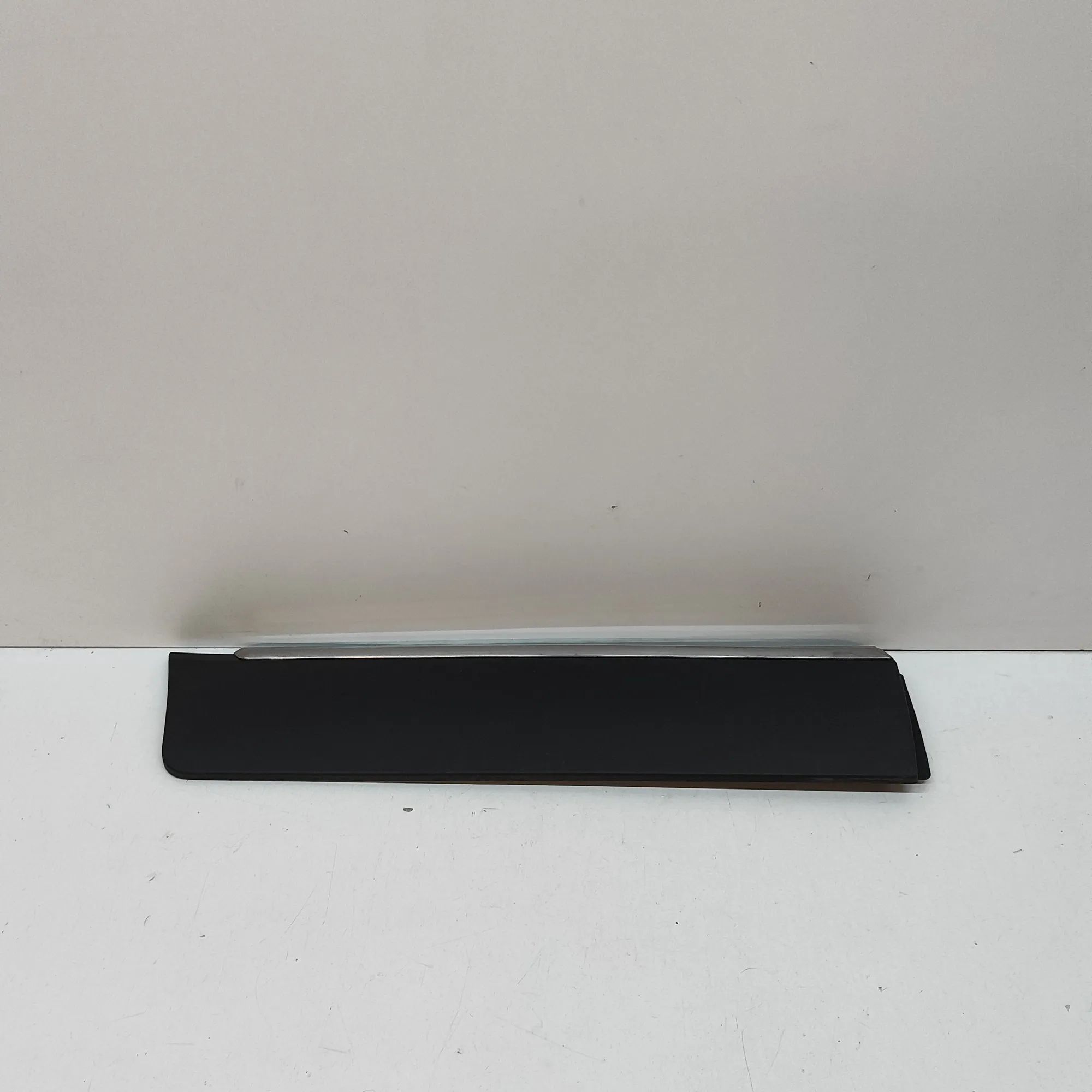 Opel Crossland X Lower door moulding — rear — right Lower door moulding — rear — right — OPEL CROSS...