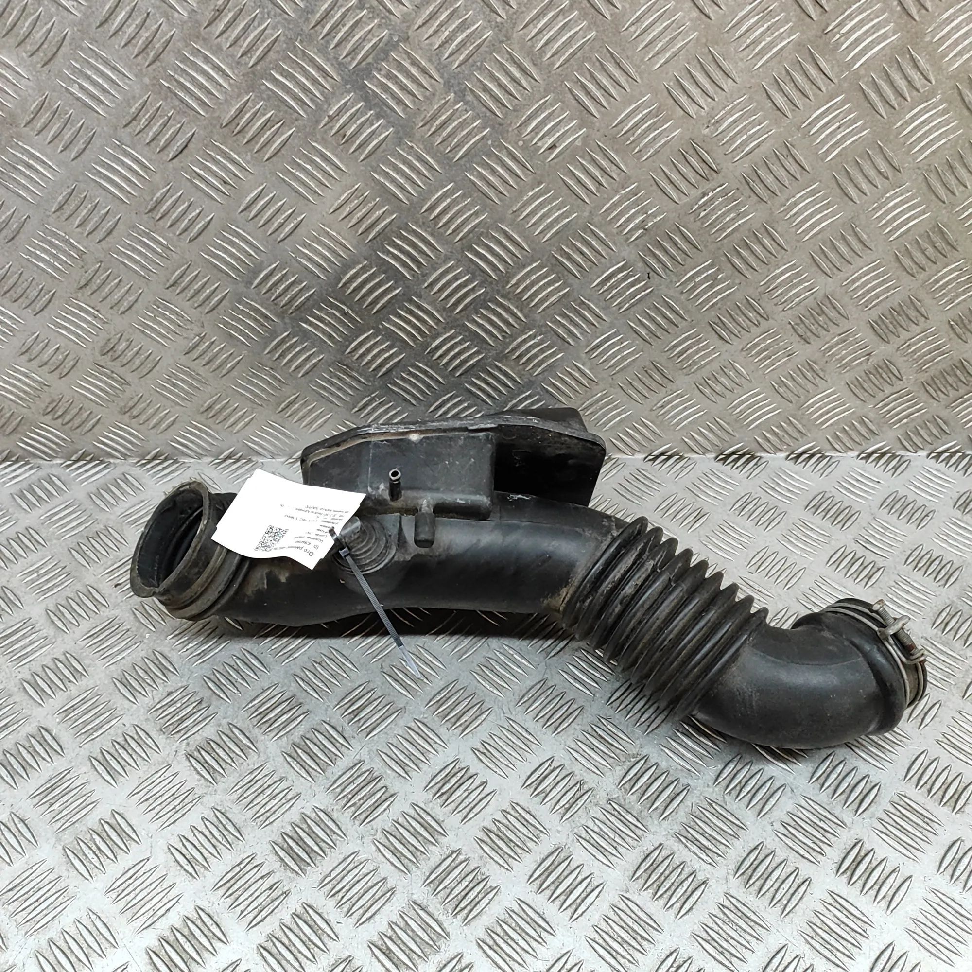 Toyota Hiace (H100) Intake resonator Intake resonator — TOYOTA HIACE (IV Minibus / p...