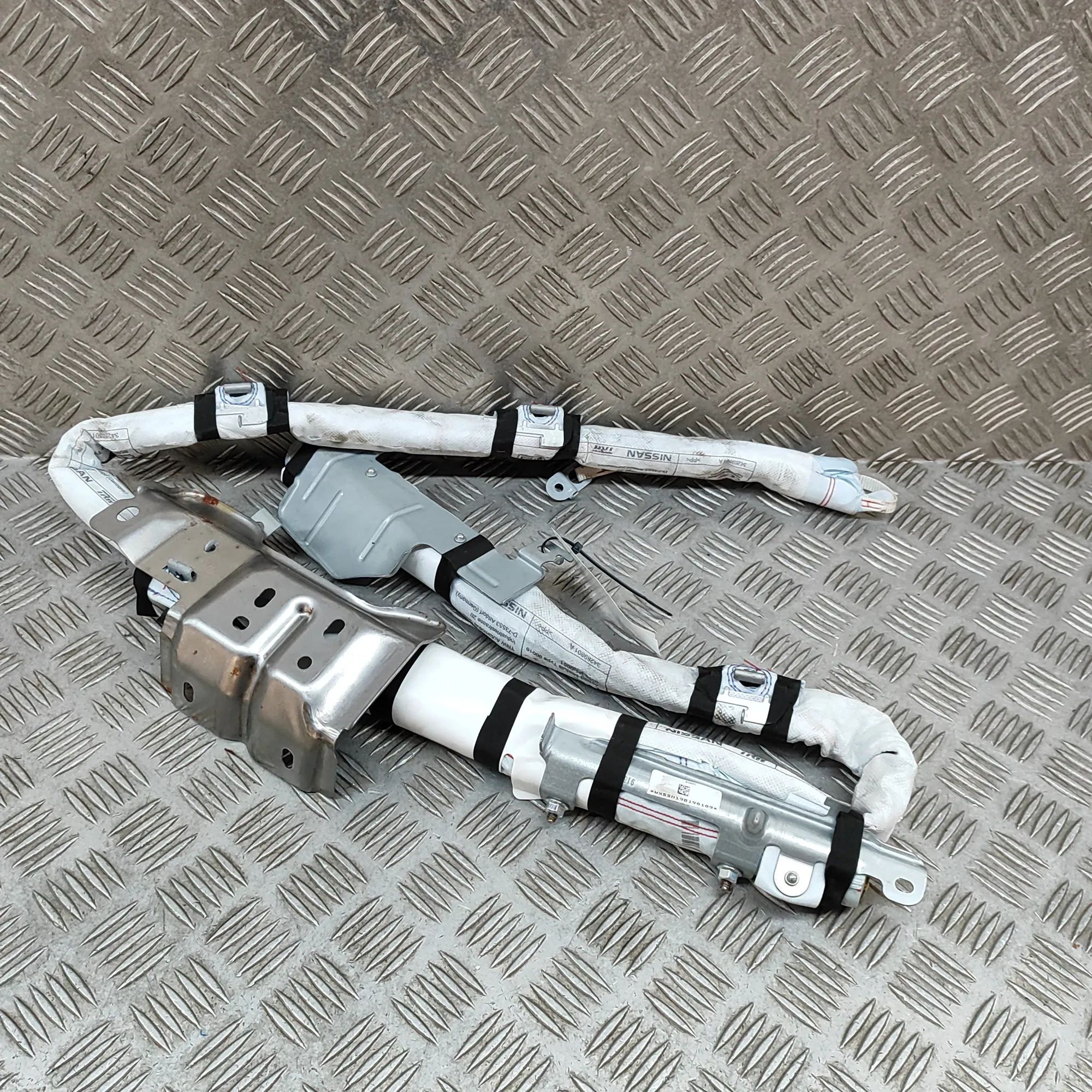 Nissan Leaf Right Side Roof Safety Curtain SRS Right Side Roof Safety Curtain SRS — NISSAN LEA...