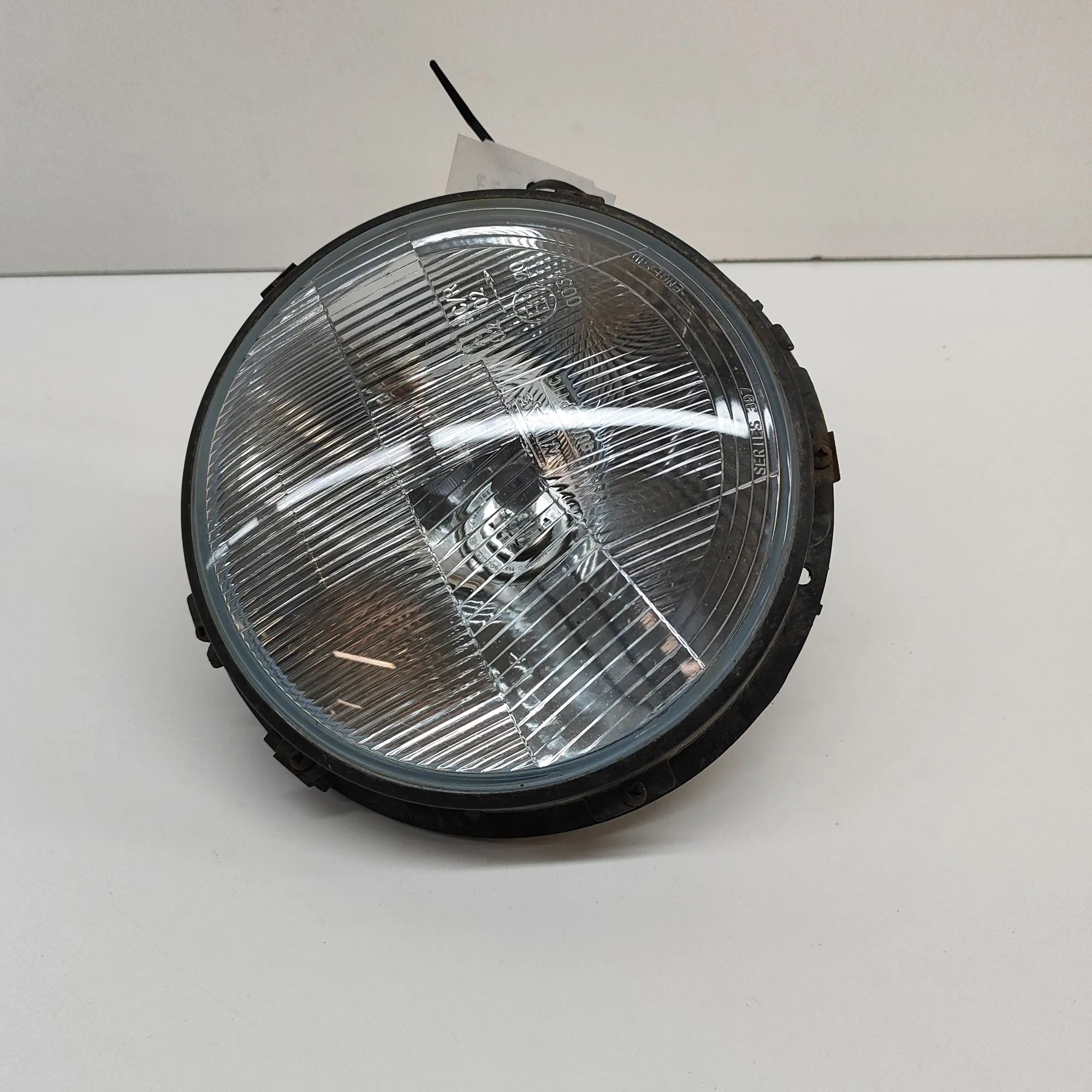 Land Rover Defender Front Right Headlight Front Right Headlight — LAND ROVER DEFENDER (L3...