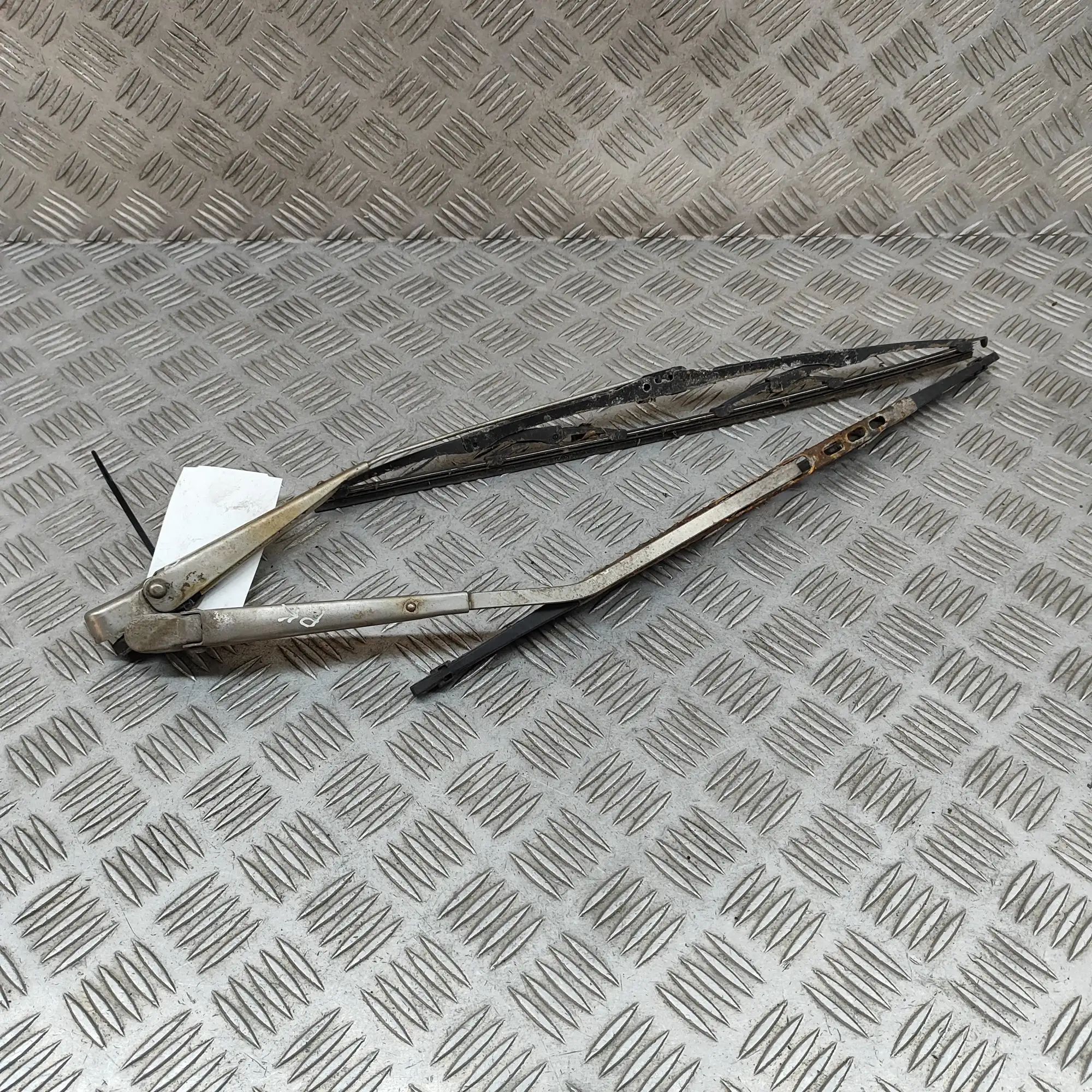 Mercedes-Benz 200 - 280 (W114, W115) Front Wiper Arms Front Wiper Arms — MERCEDES BENZ S-CLASS (W108,...